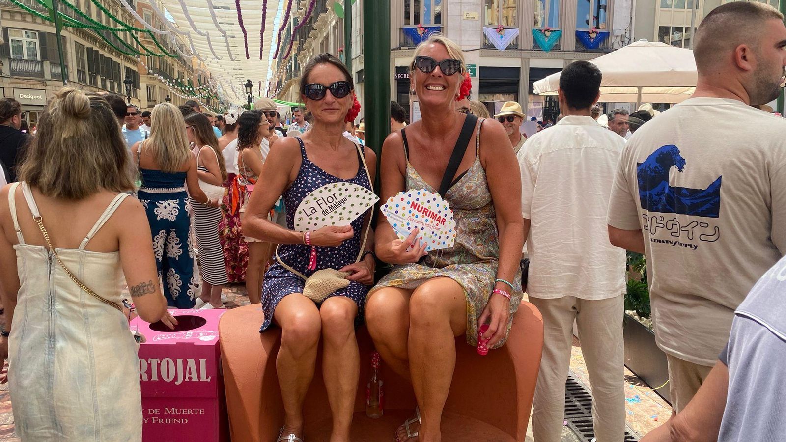 Silvia Abel y Claudia Beckmann en la Plaza de la Constitución.