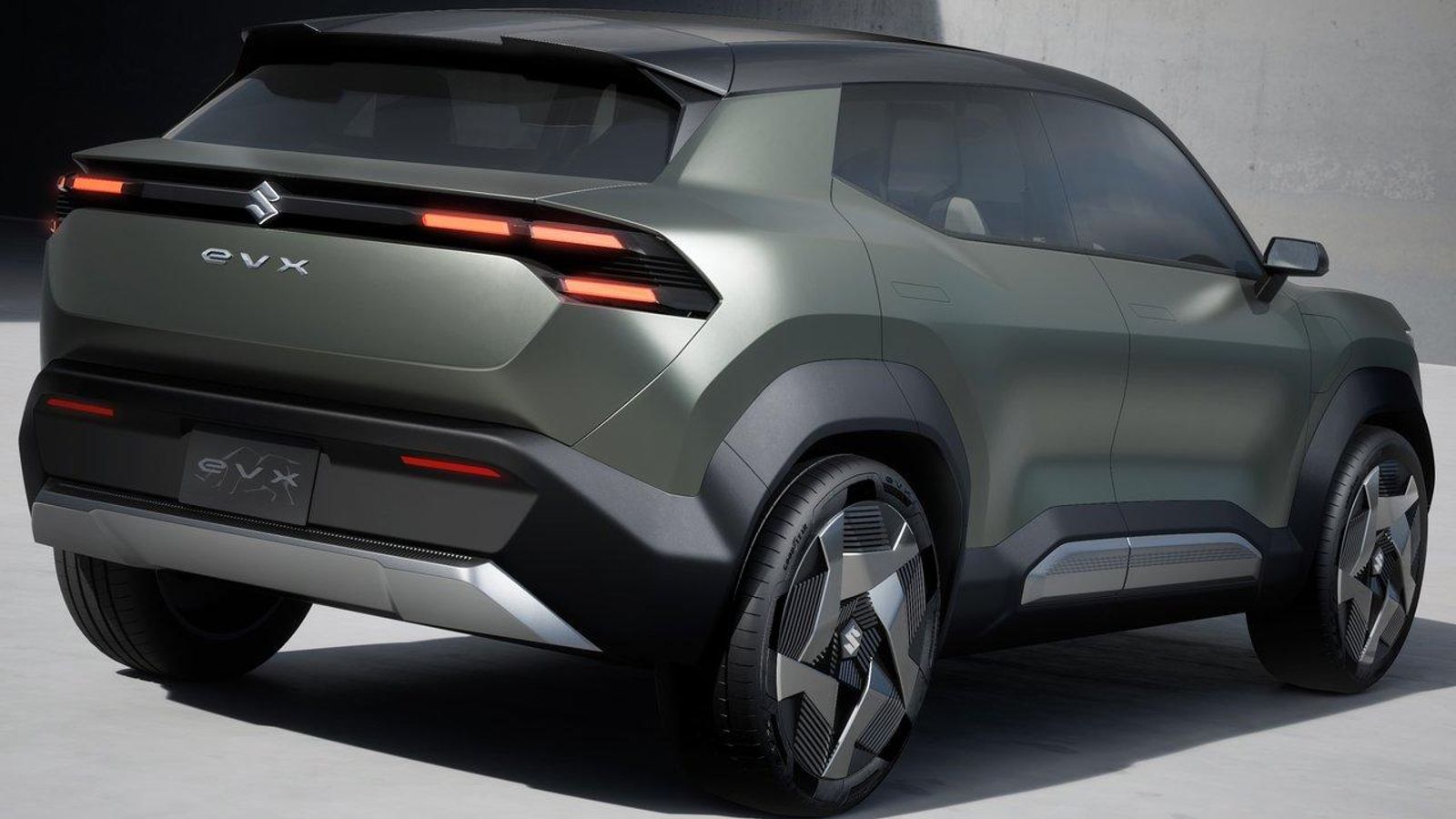 El eVitara, cuando pase a la producción, podría ser algo más grande que el Vitara con el coexistirá y que se vende ya con motores de gasolina exclusivamente hibridados.