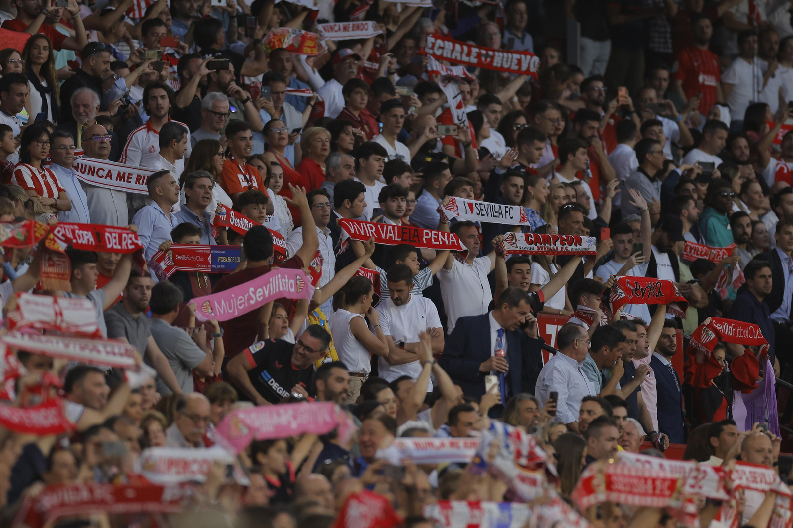 Búscate en las fotos del Sevilla -Villarreal