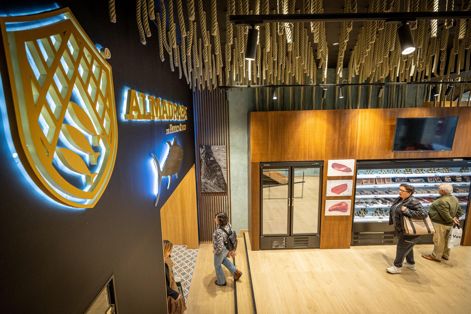 Imágenes de ‘Shopping Almadraba’ la nueva tienda de Petaca Chico en Cádiz