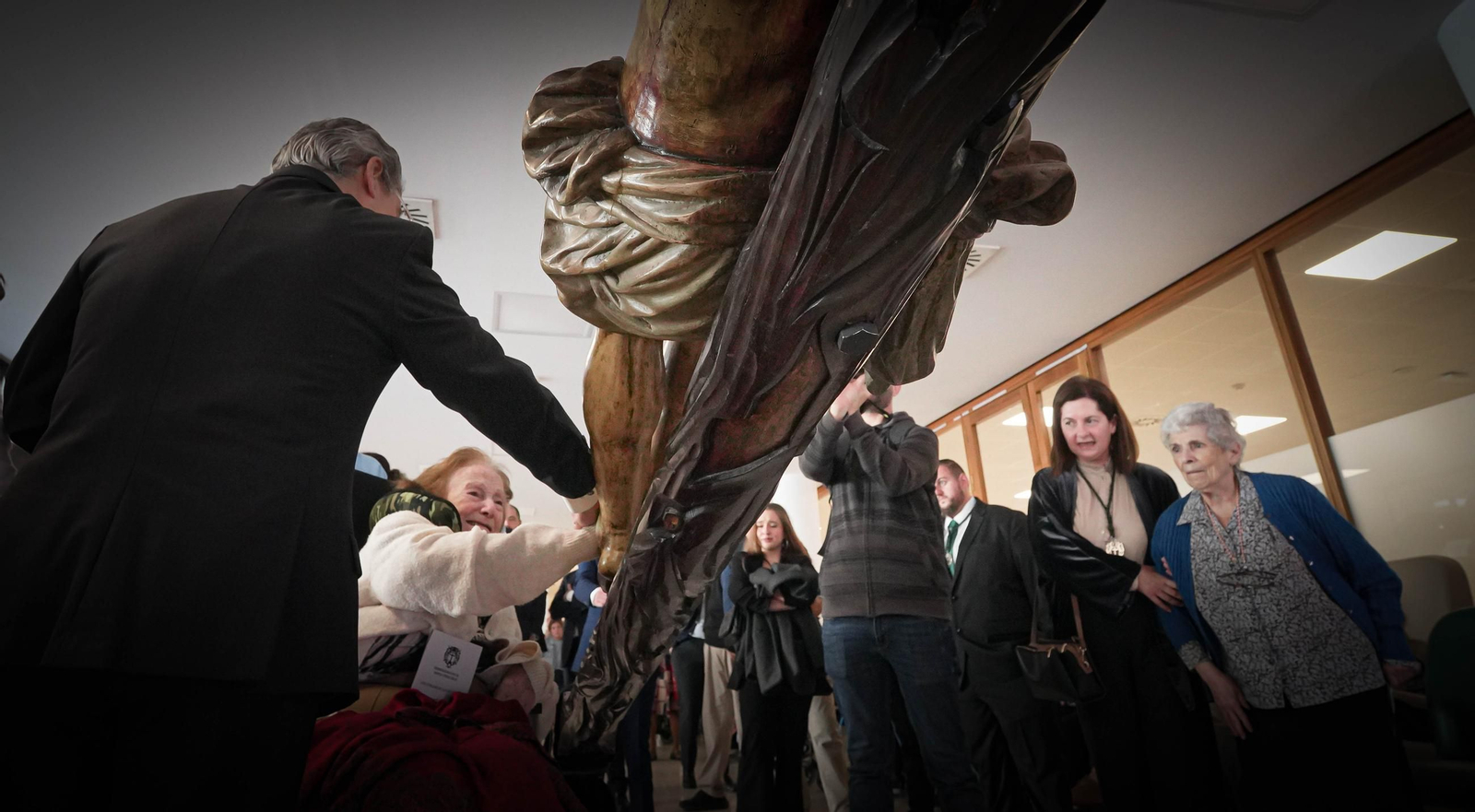 Imágenes del Cristo de la Esperanza con los ancianos del San Juan Grande en Jerez