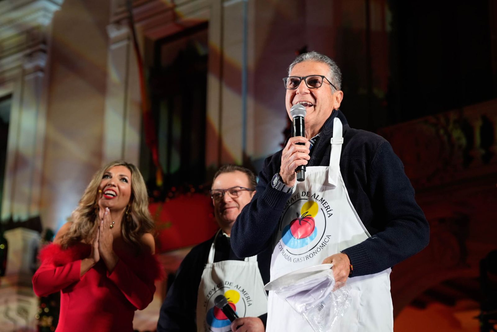 Almería despide con los 12 tomates cherry de la suerte el año 2025