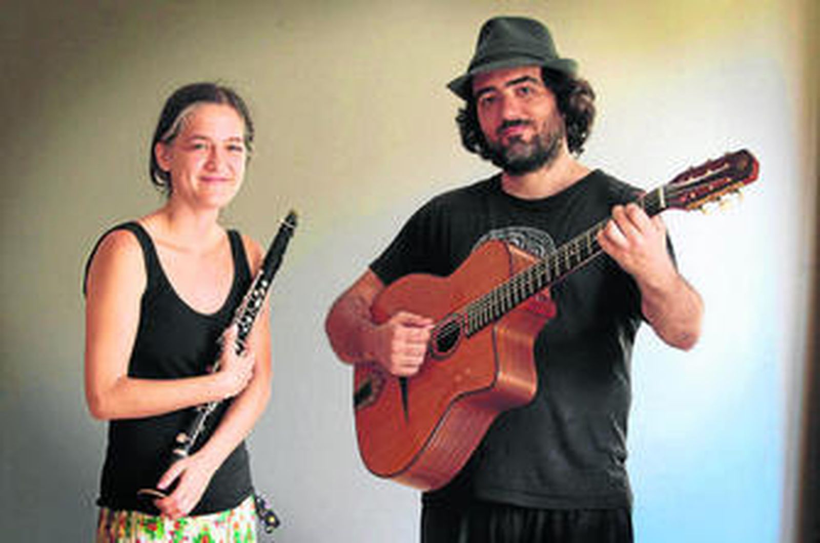 Elena Jiménez y Manuel Méijome posan ayer en las instalaciones de Diario de Jerez.