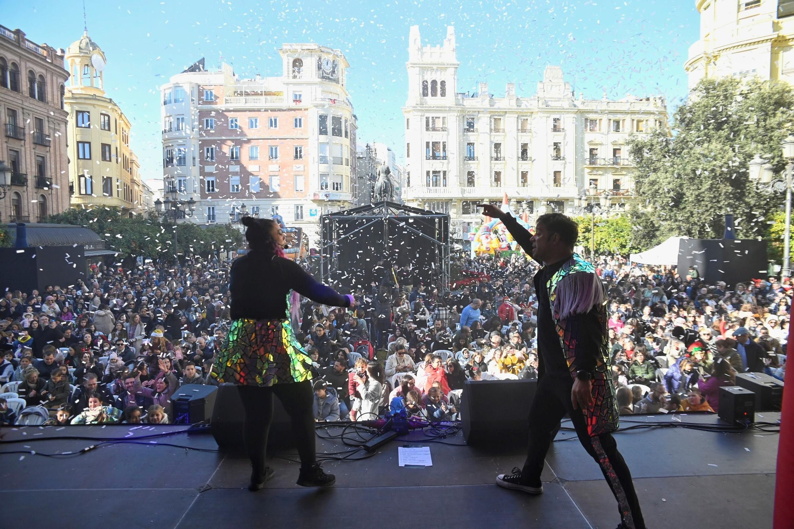 Los más pequeños celebran el Año Nuevo por la mañana en la plaza de las Tendillas.