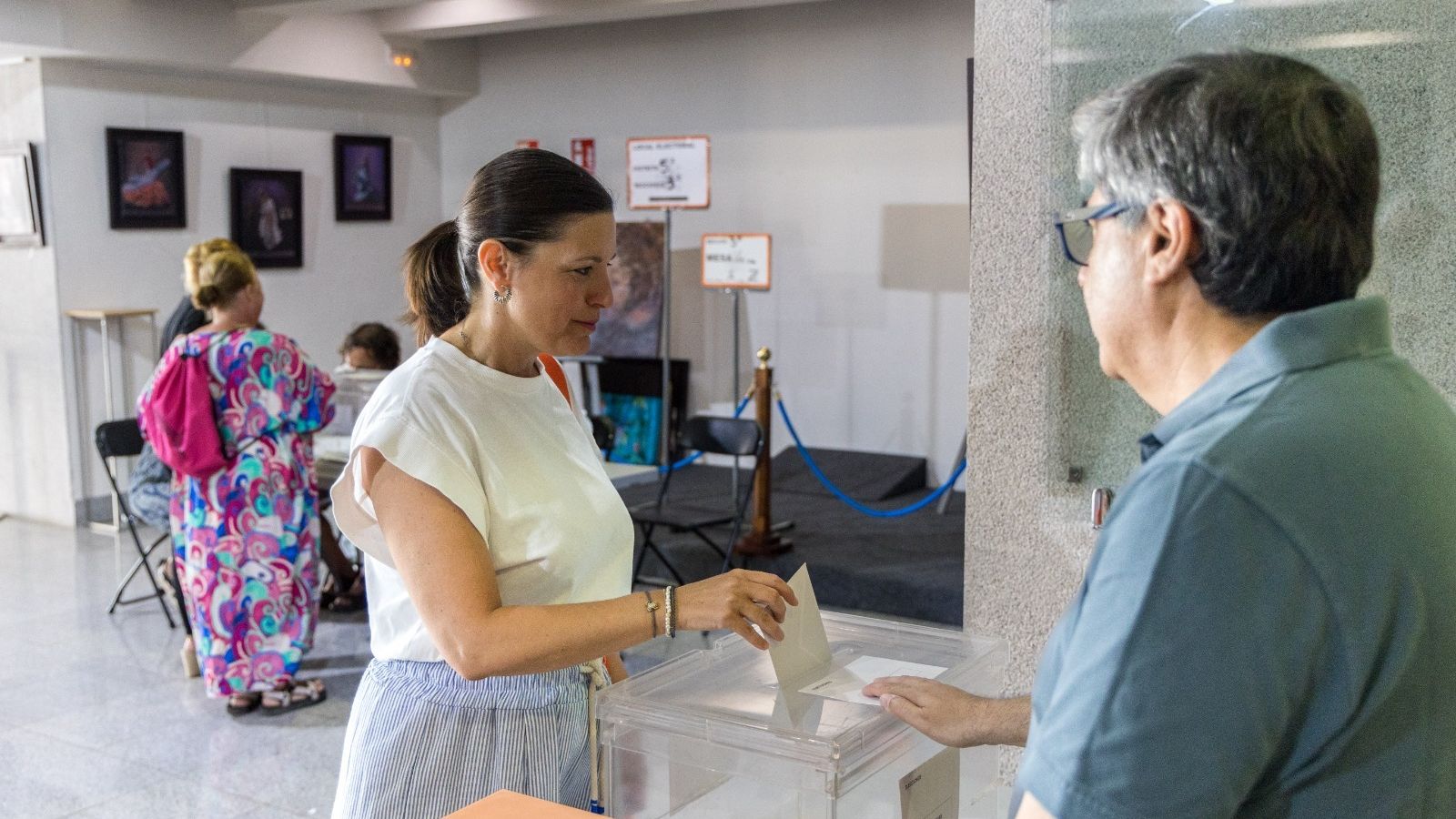 Patricia Cavada vota en la jornada electoral del domingo en San Fernando.