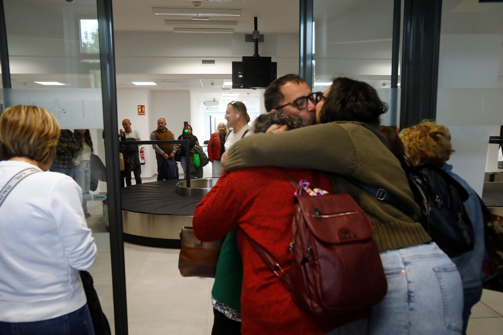 El aeropuerto de Córdoba recibe el primer vuelo de Binter desde Canarias, en imágenes