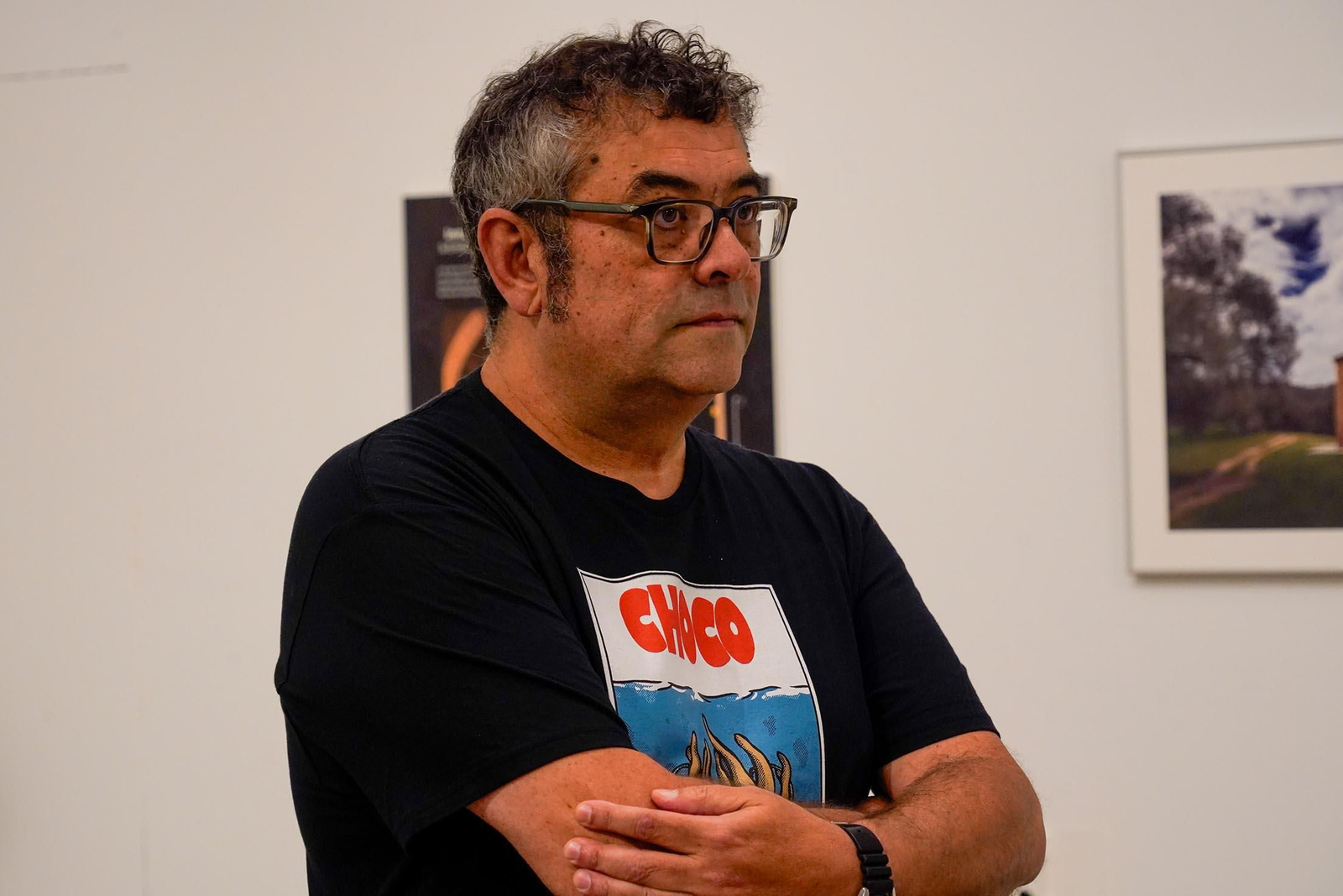 Imágenes de la inauguración de la exposición 'Ermitas de repoblación en la Sierra de Huelva' por La diputada de Cultura, Gracia Baquero, y el autor de la exposición, Jorge Garrido.