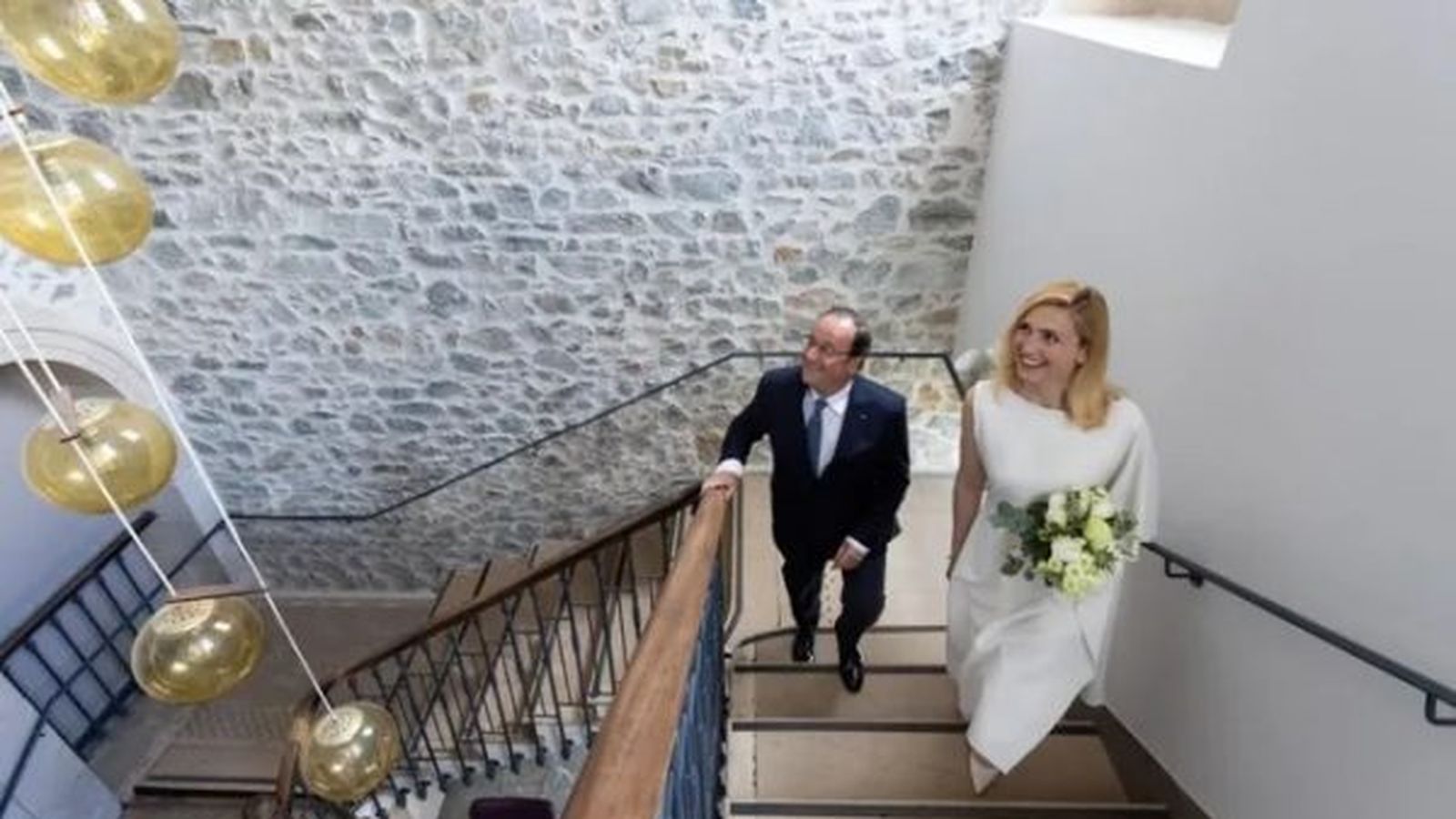 La llegada de los novios al ayuntamiento de Tulle.