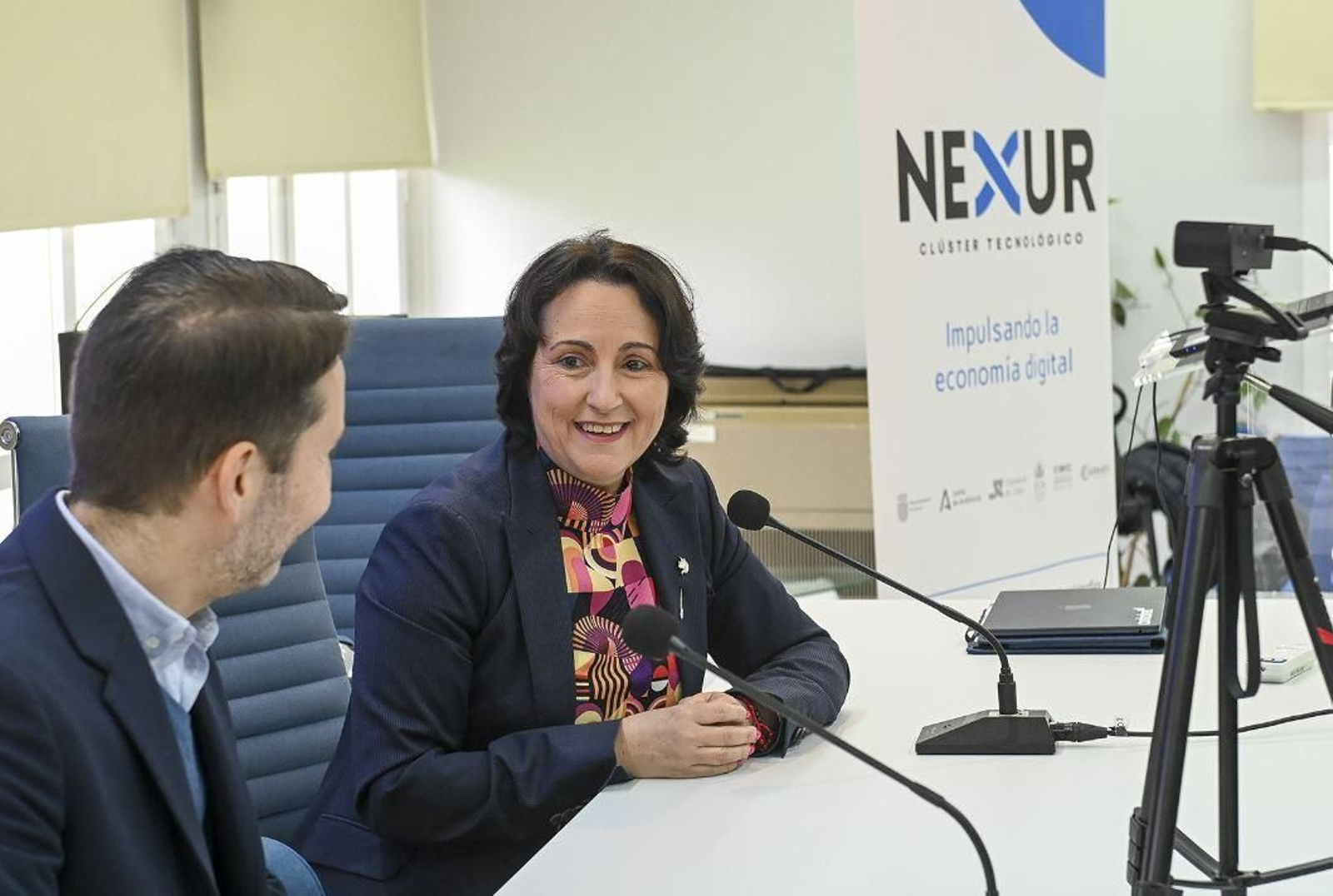 Nela García y José María Martín Mateos, en la jornada interna del Clúster Tecnológico Nexur.