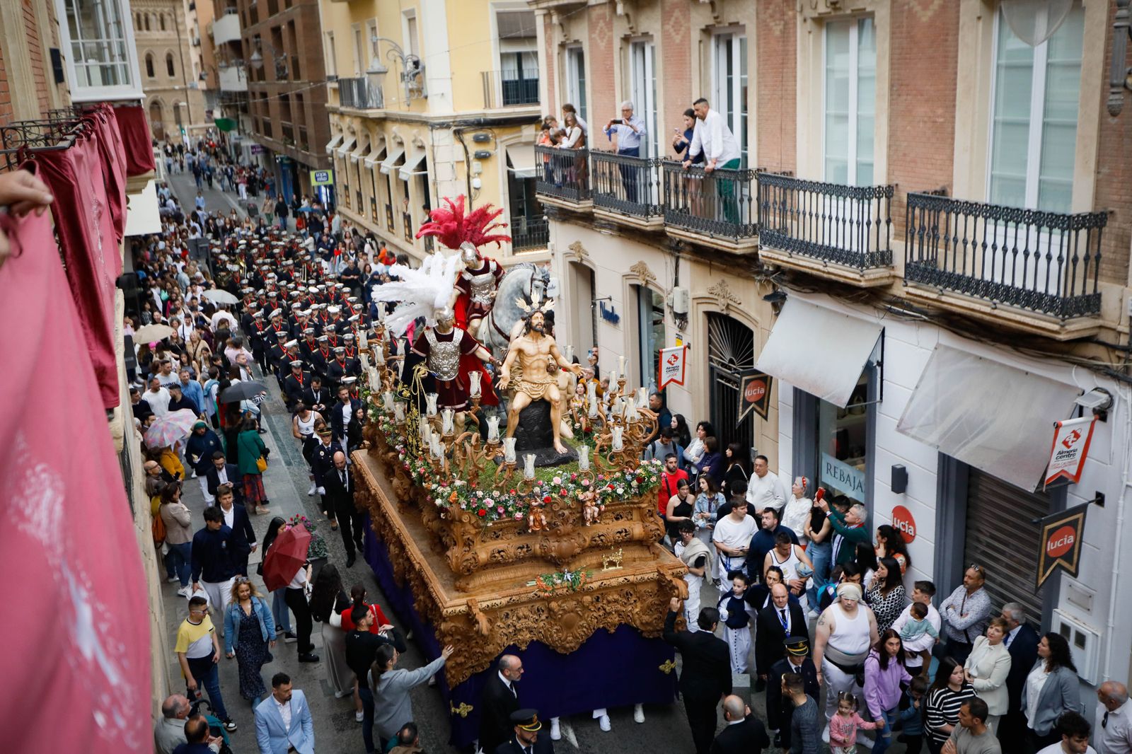Mira como la cena sale a las calles de Almería tras las lluvias