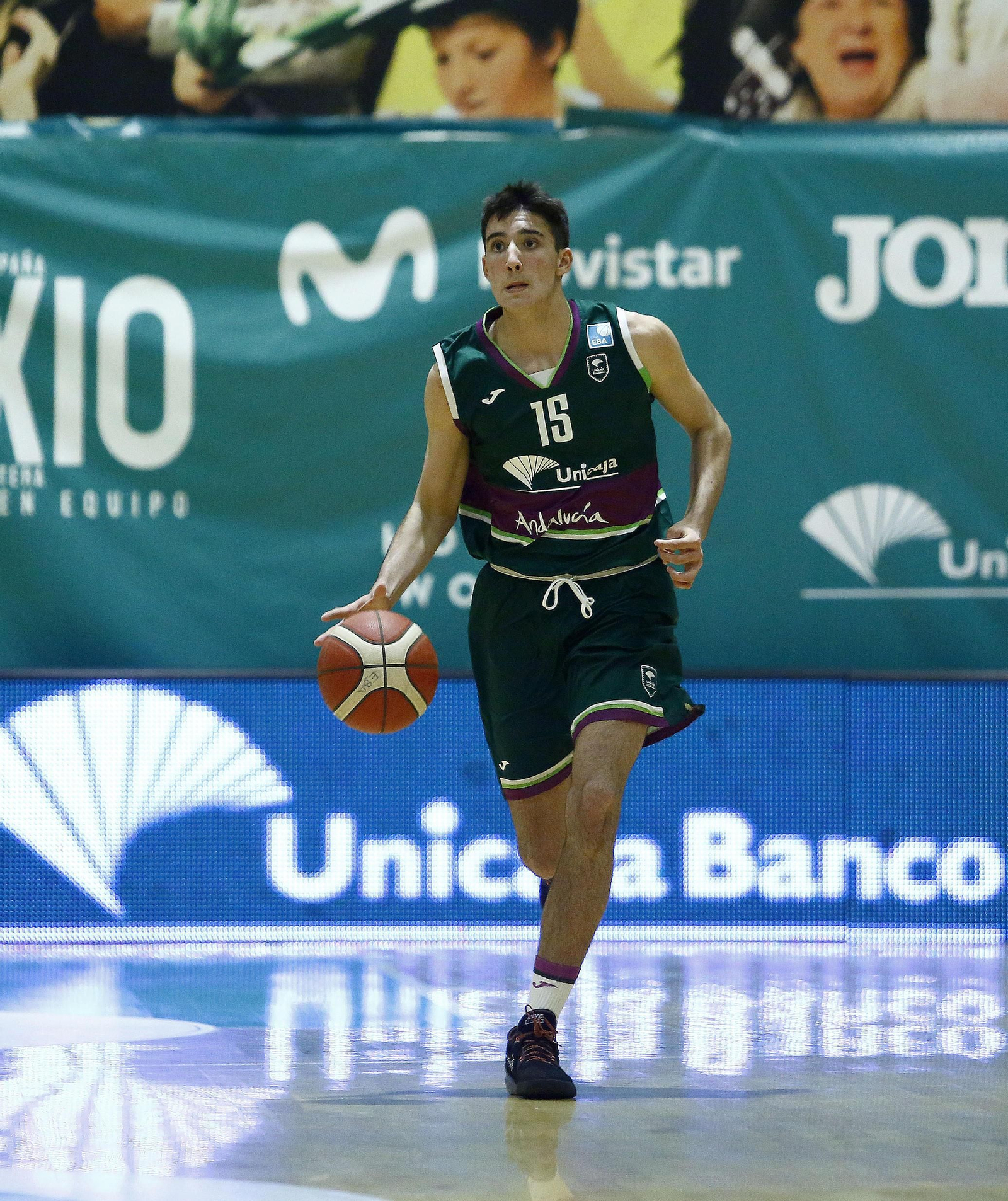 El Unicaja de Liga EBA vence el derbi ante el Colegio El Pinar