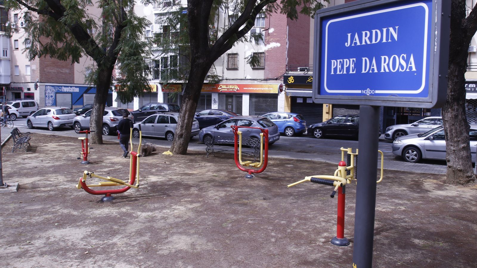 Aparatos de gimnasia que hay en la glorieta.