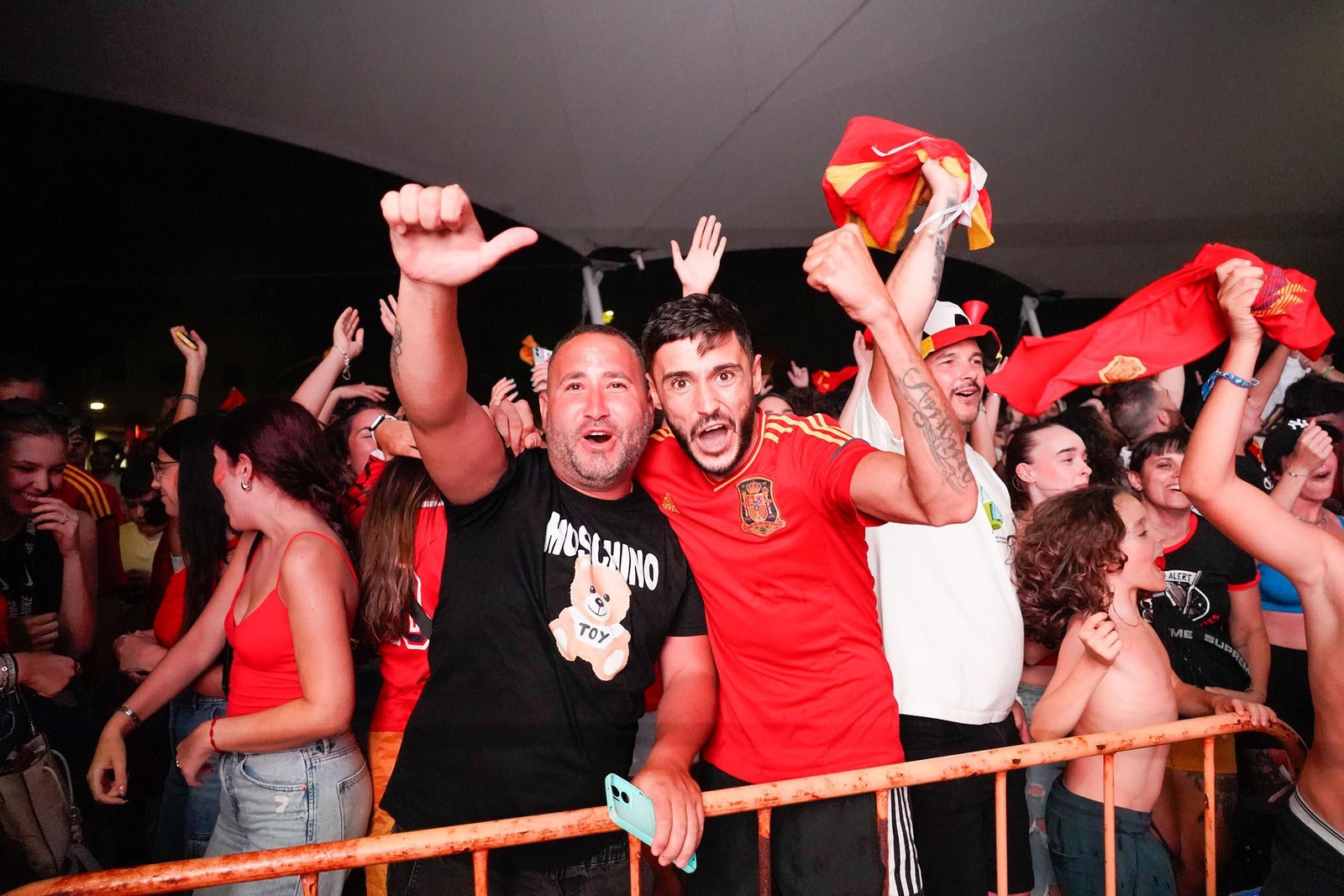 Imágenes del ambiente durante la final de la Eurocopa entre España e Inglaterra Imágenes del ambiente durante la final de la Eurocopa entre España e Inglaterra