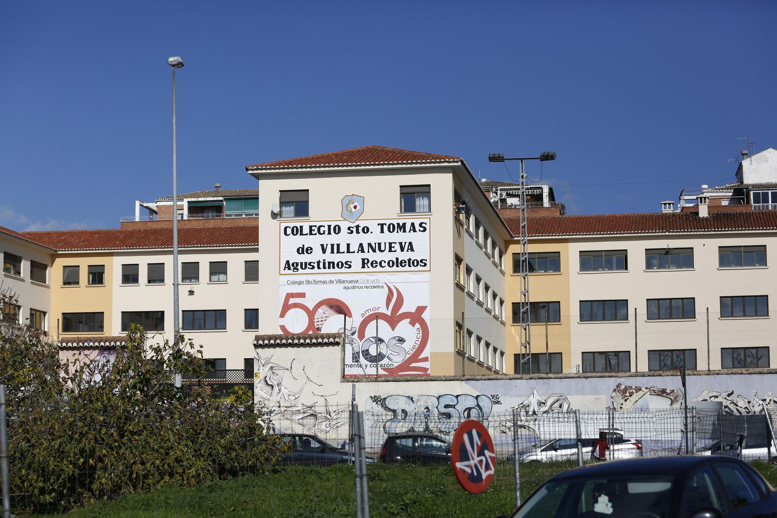 Fachada principal del Colegio Santo Tomás de Villanueva Agustinos Recoletos de Granada