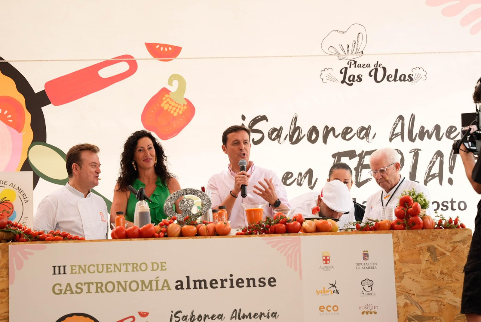 La Cofradía del Tomate y la semifinal del concurso gastronómico de la Feria de Almería, en imágenes
