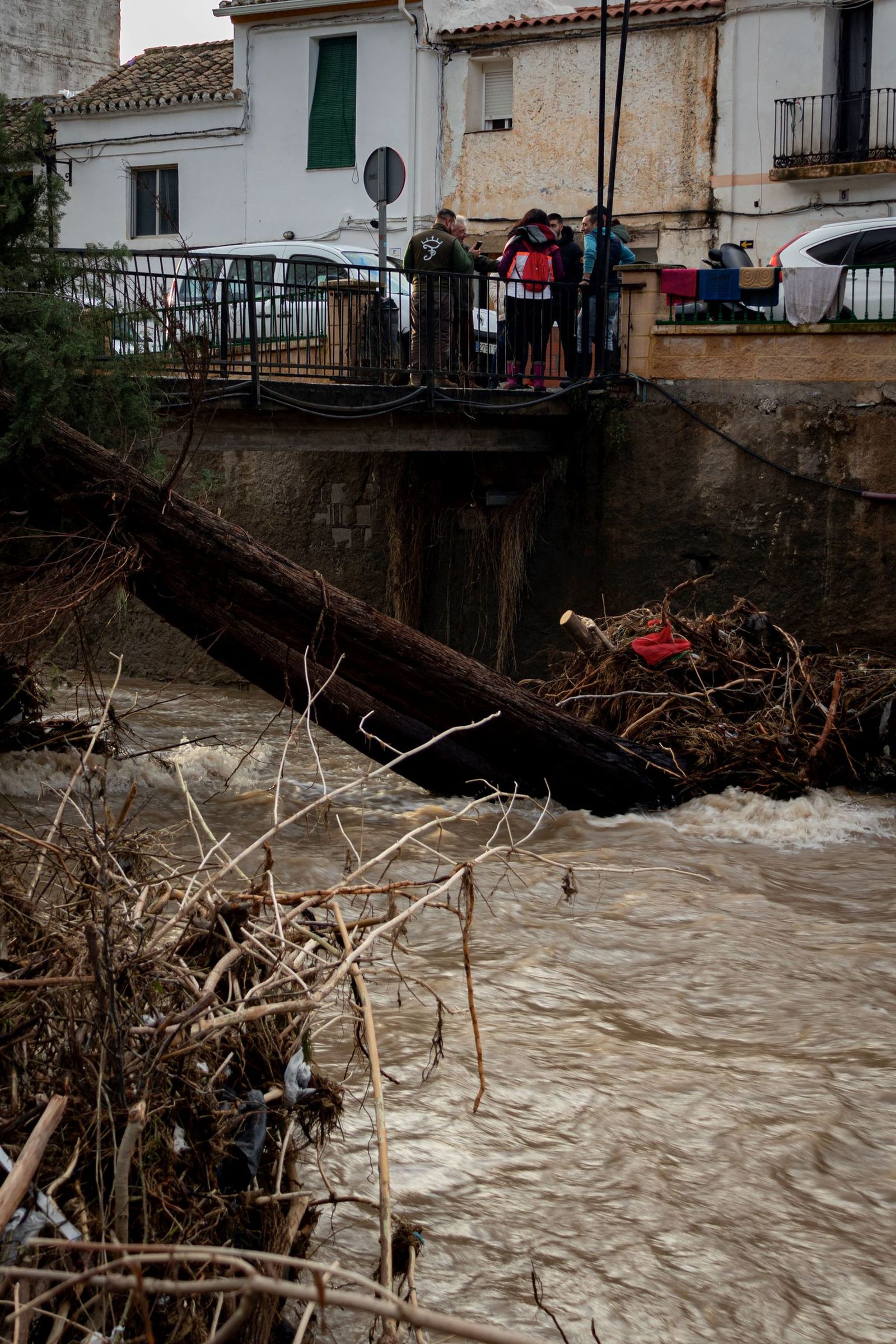 Fotos: así se han encontrado los vecinos de Dúdar su pueblo tras regresar del desalojo