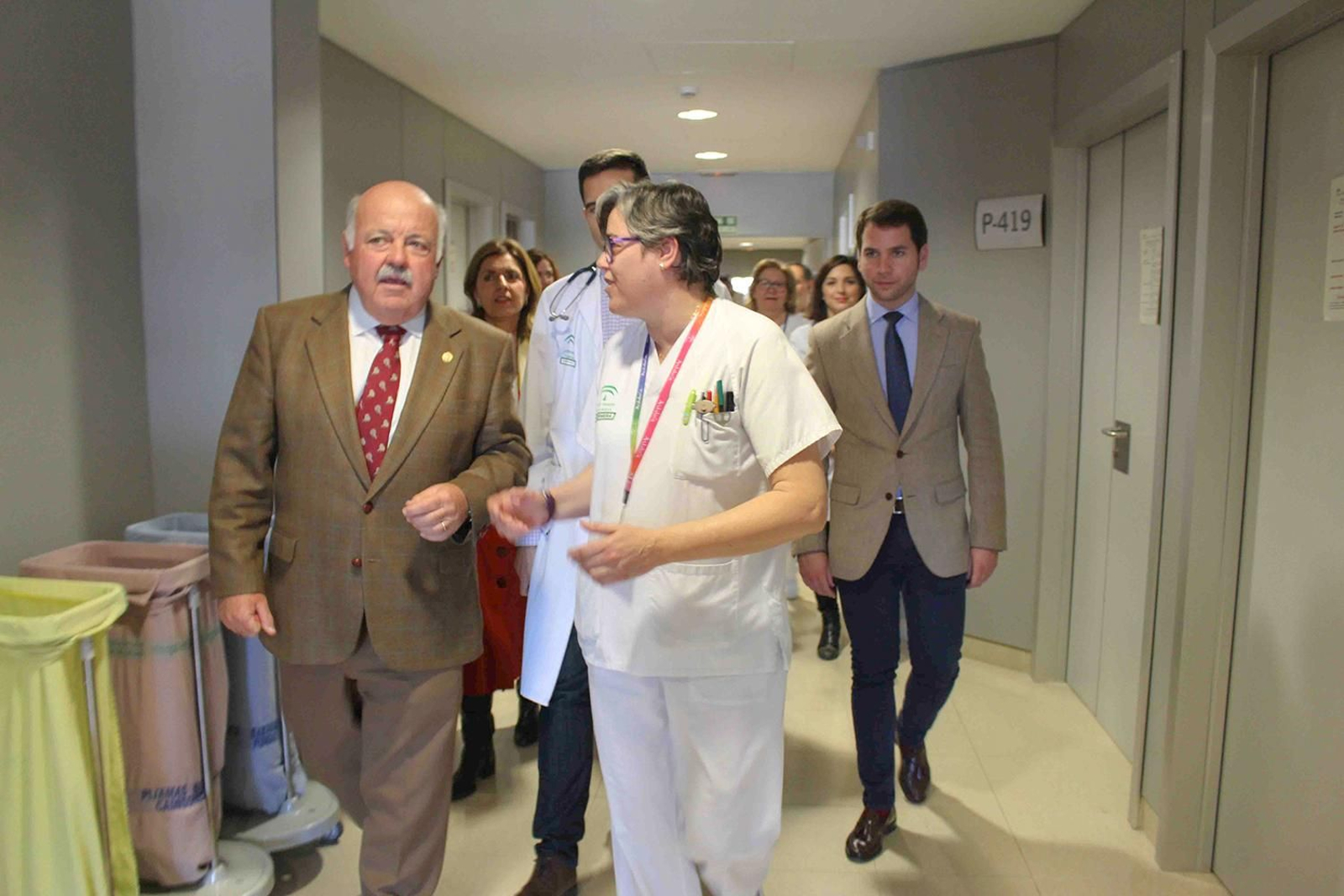 Jesús Aguirre, durante su visita al hospital Infanta Margarita de Cabra.