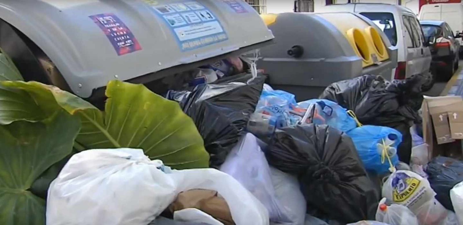 Una imagen de archivo de una anterior convocatoria de huelga de basuras en El Puerto.