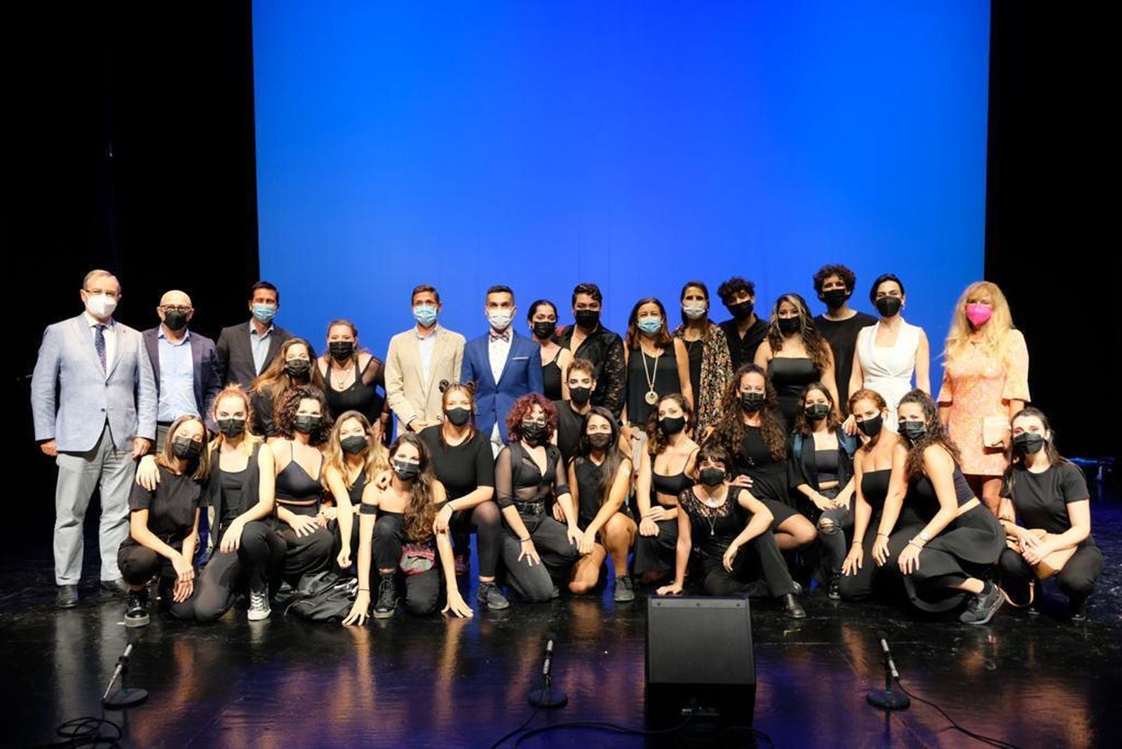 Foto de familia de la ESAD de Málaga al inicio de este curso.