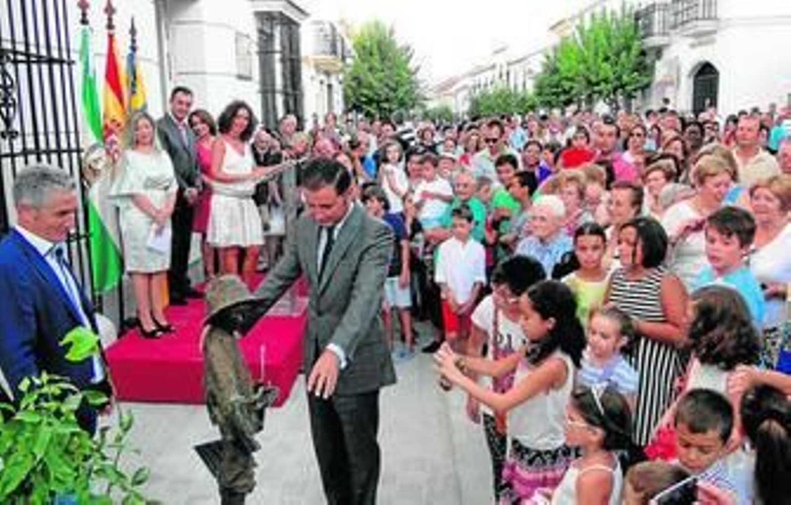 Inauguración de la nueva pieza del museo al aire libre Platero EScultura.