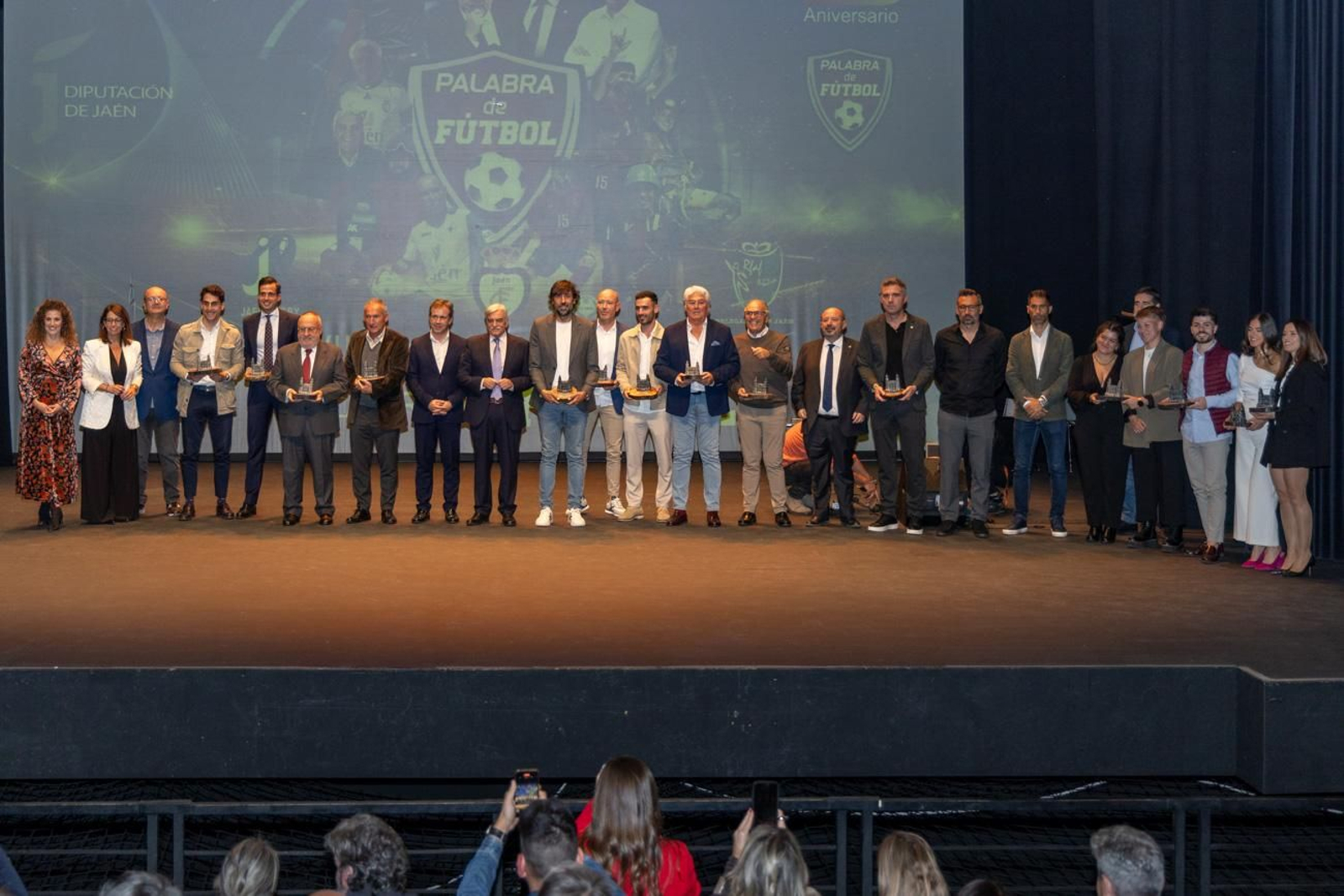Foto de familia de los premiados en la séptima edición de estos galardones.