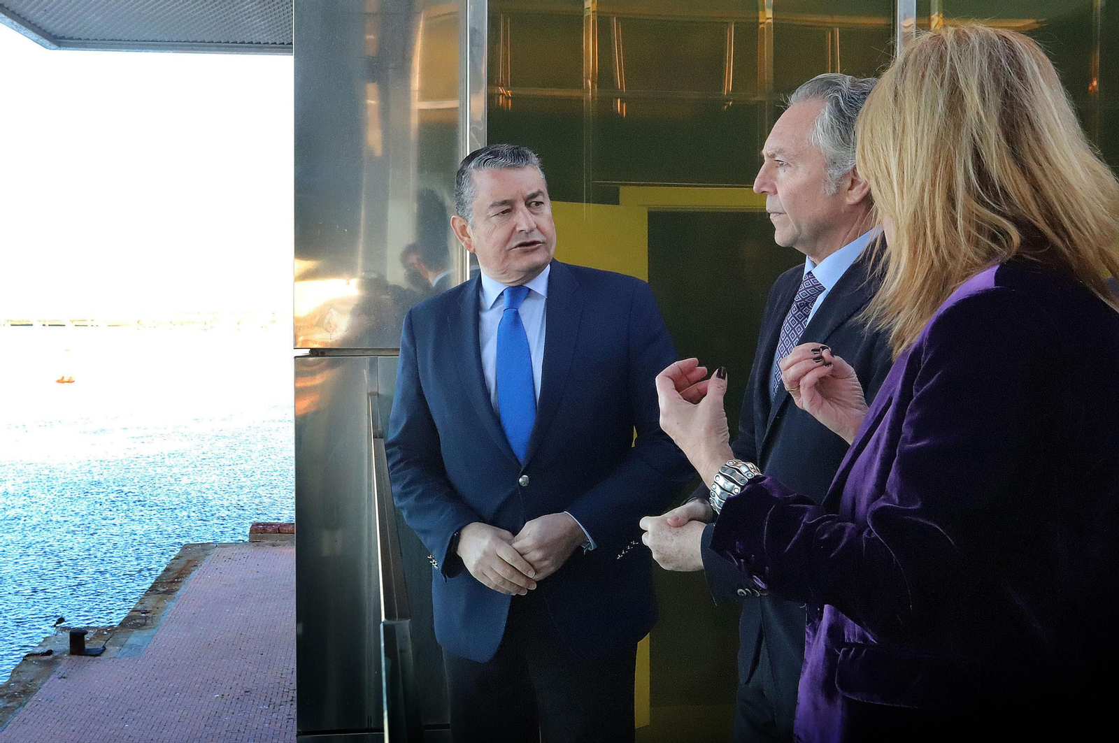 Imágenes del desayuno-coloquio con Antonio Sanz en el Foro Joly Andalucía celebrado en la Lonja de la Innovación del Puerto de Huelva