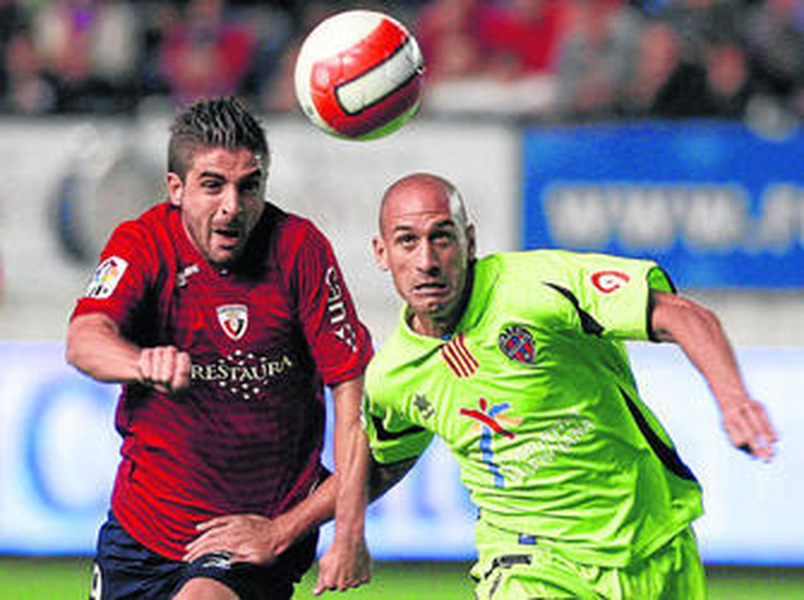 Rubiales, a la derecha, pretende seguir ligado al fútbol, como defensor de sus compañeros