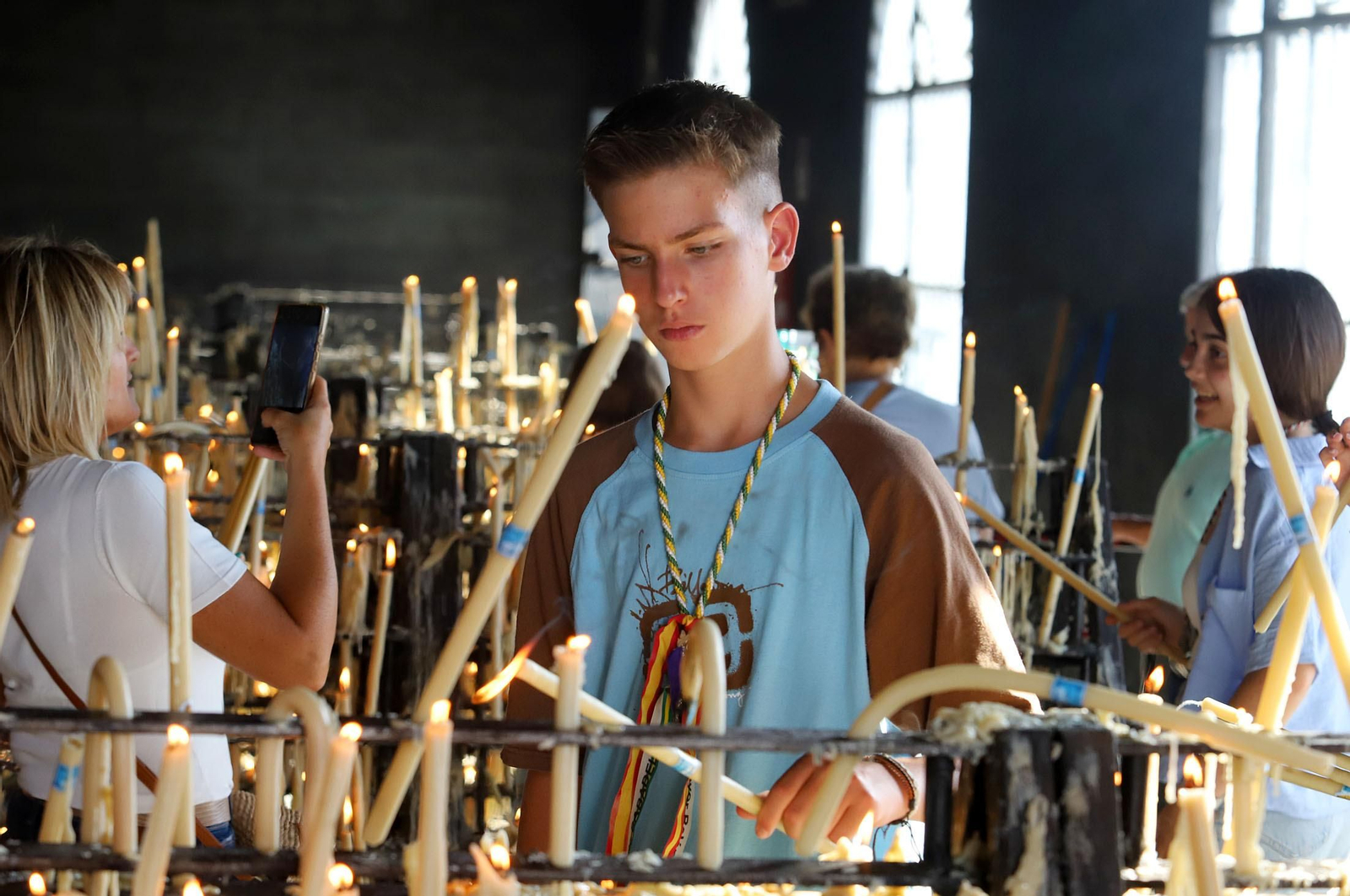 Ambiente en la aldea del Rocío previo a la llegada de las Hermandades, en imágenes