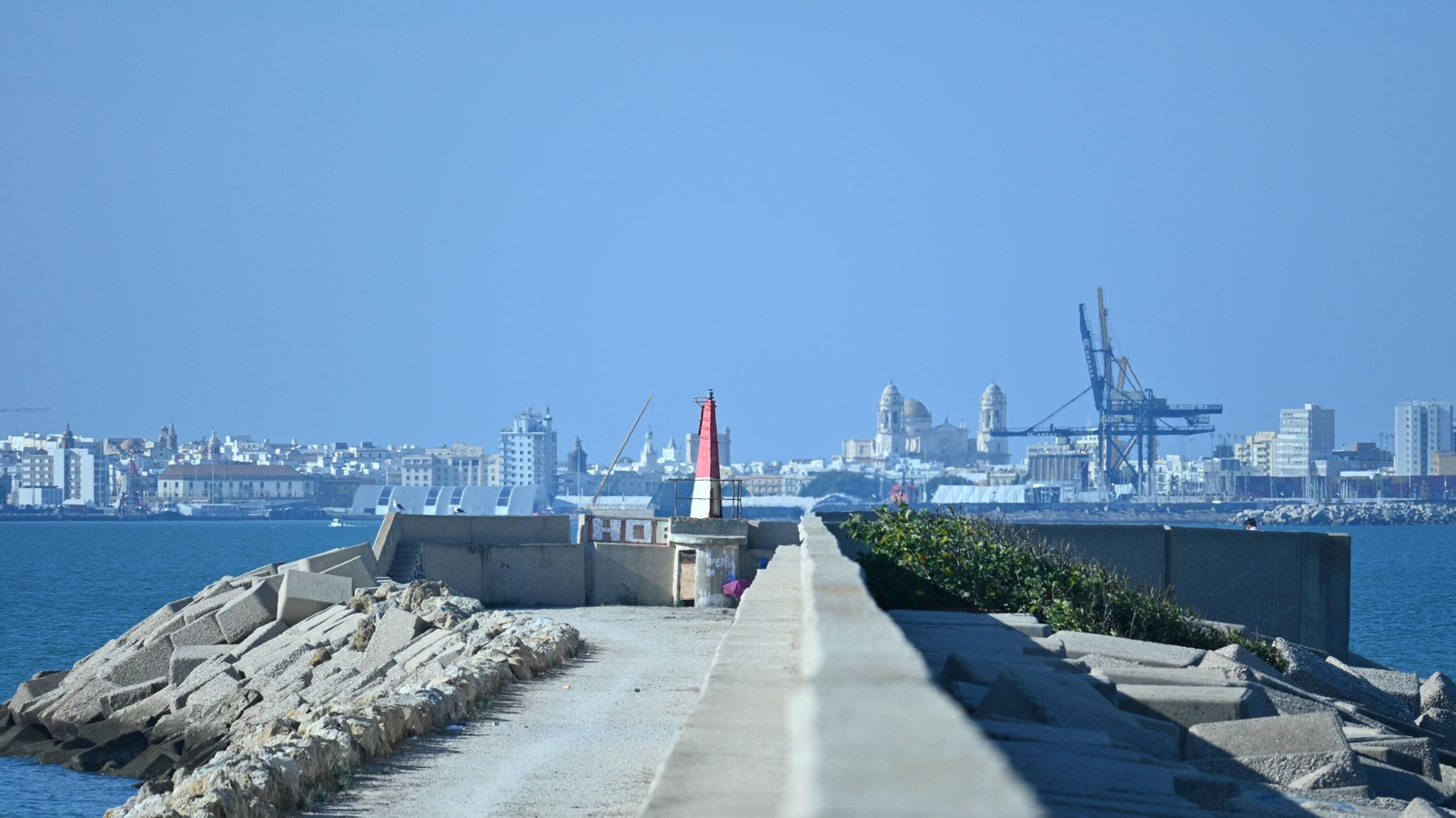 Una imagen del espigón portuense.