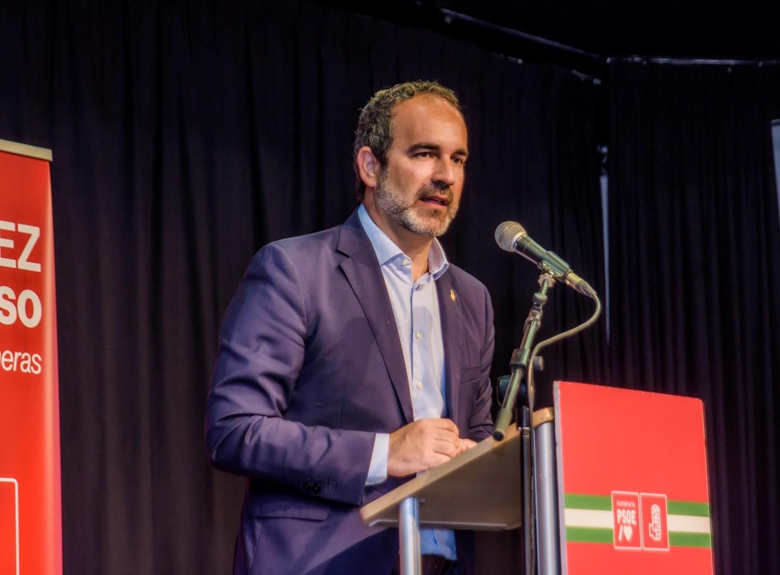 José Luis Amérigo, alcalde de Carboneras durante un mitin del PSOE.