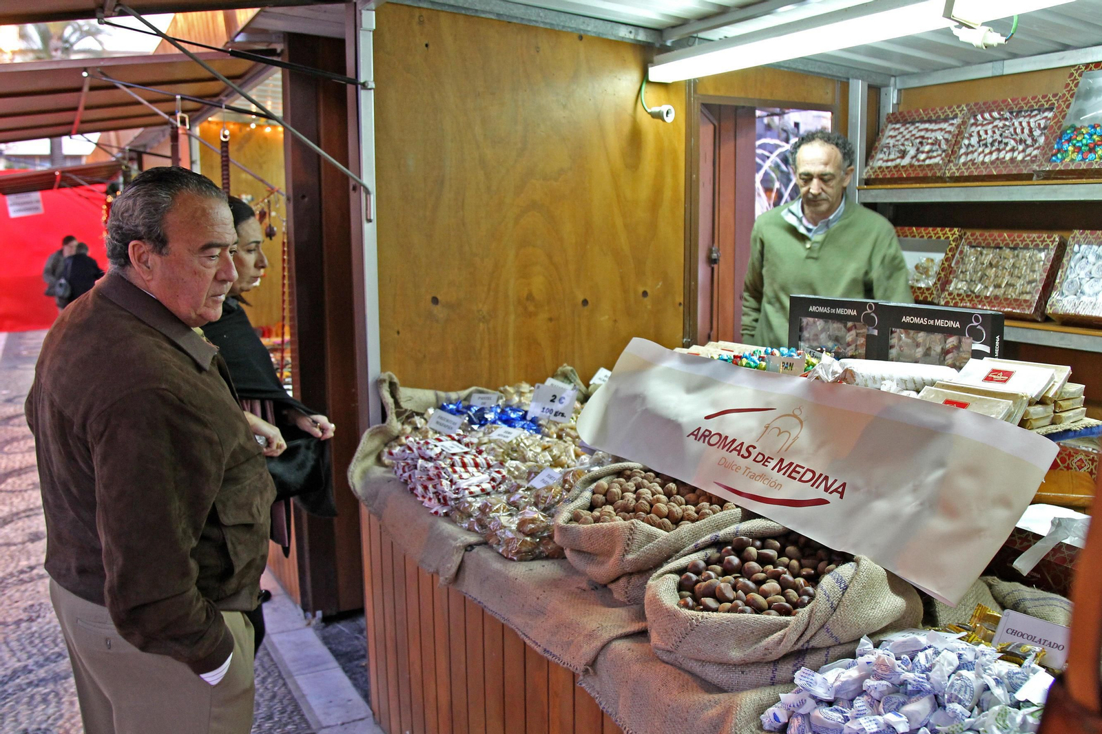 Uno de los estands del mercadillo navideño
