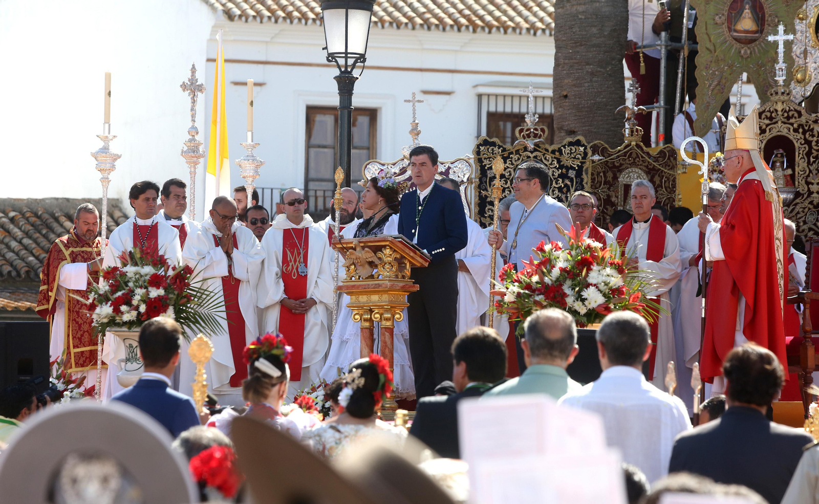 Imágenes de la misa de Pentecostés de la Romería del Rocío 2019