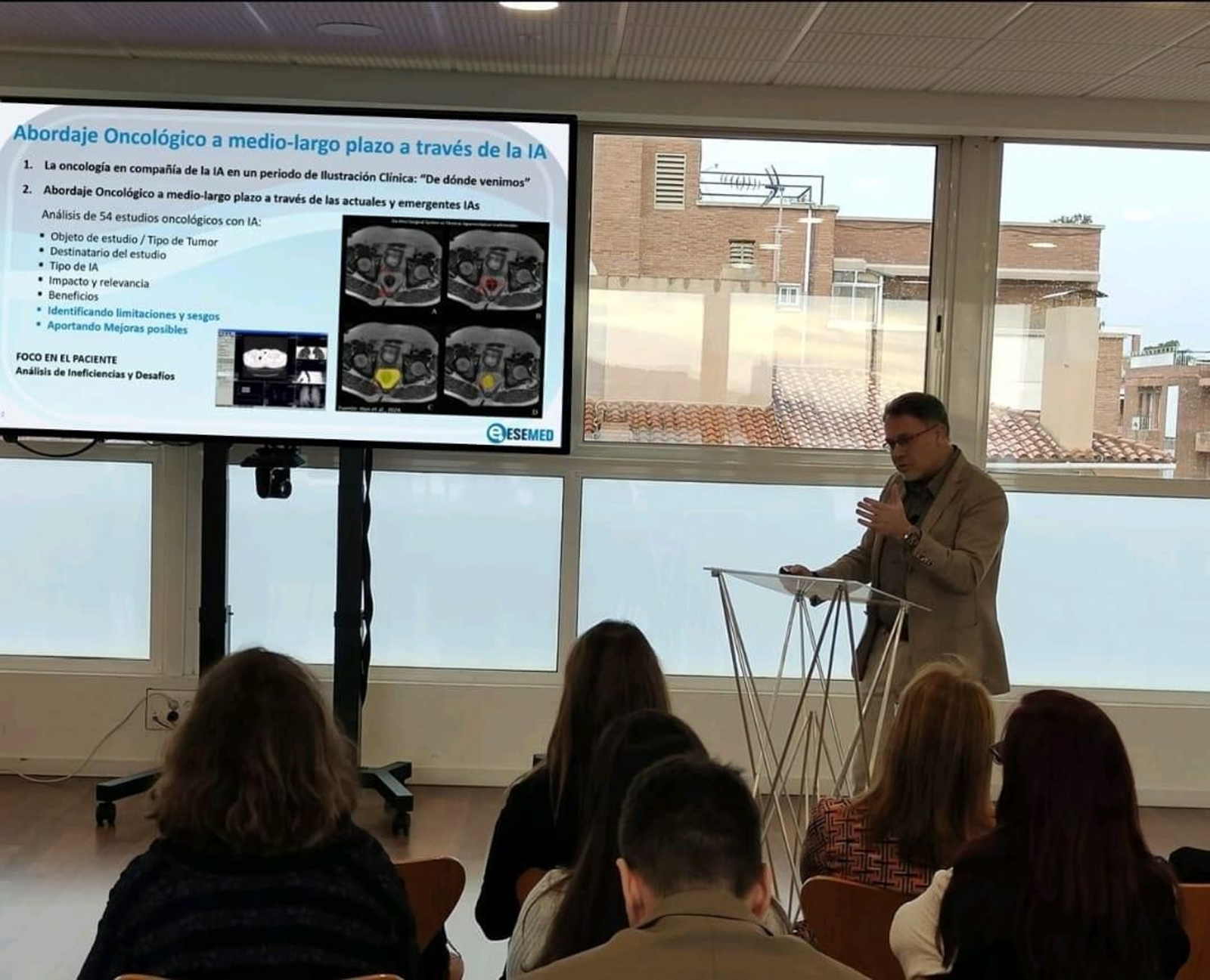 Daniel Martínez Canca presenta el proyecto de IA.