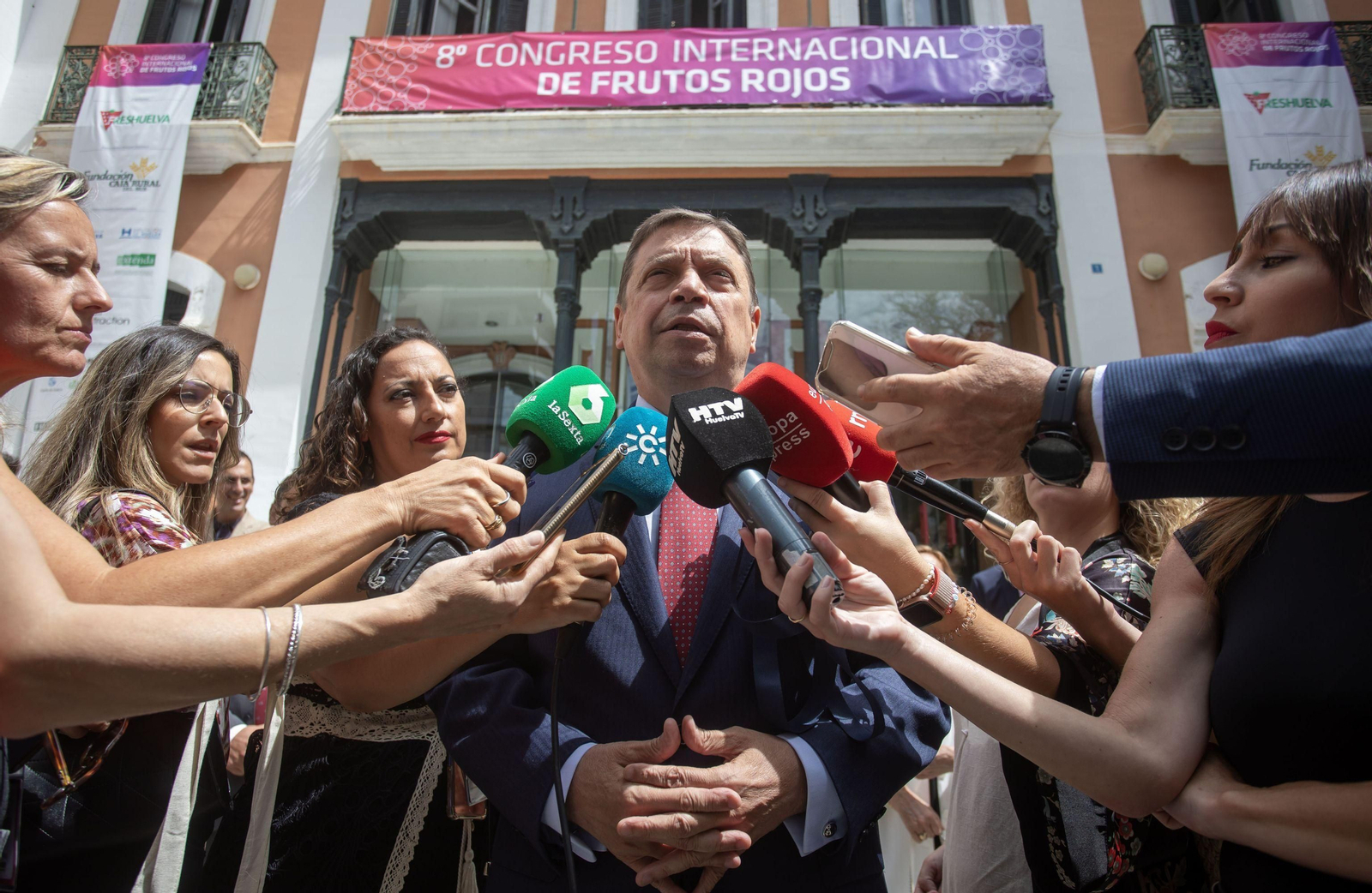 Luis Planas defiende "sin fisuras" al sector de la fresa Luis Planas defiende "sin fisuras" al sector de la fresa