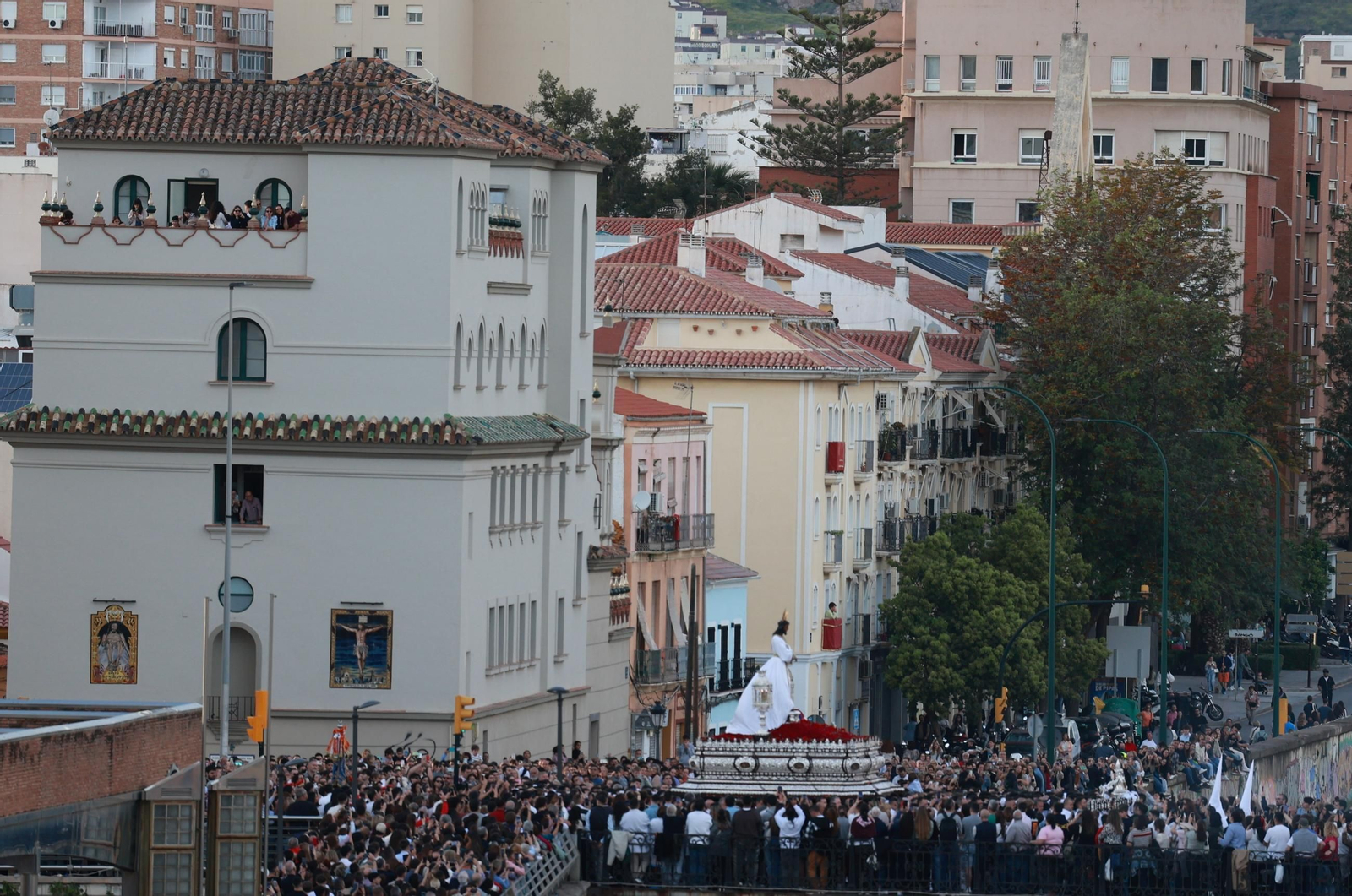 El Cautivo, en su procesión del Lunes Santo en Málaga, en fotos