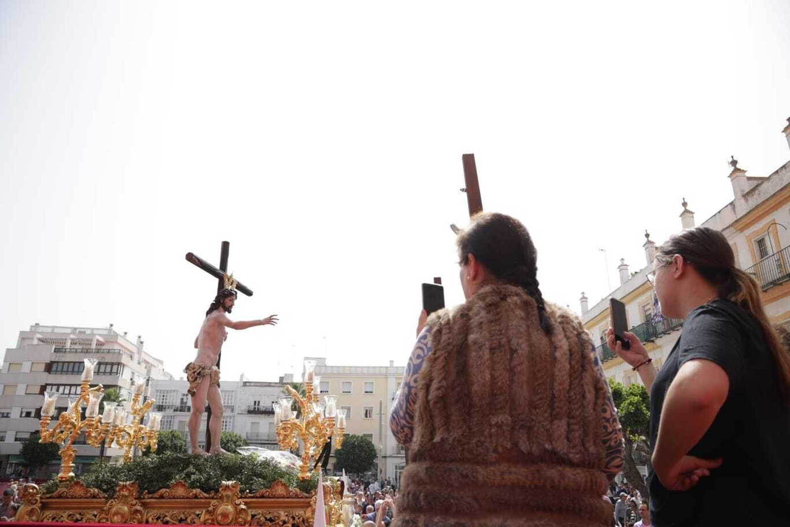 Imágenes de la procesión del Resucitado de la Semana Santa de San Fernando 2023