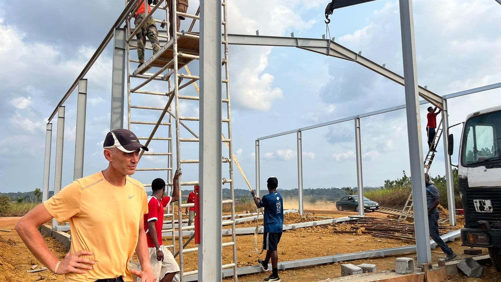 Construcción de una nave donde los jóvenes puedan aprender cómo trabajar la madera para poder tener un futuro mejor