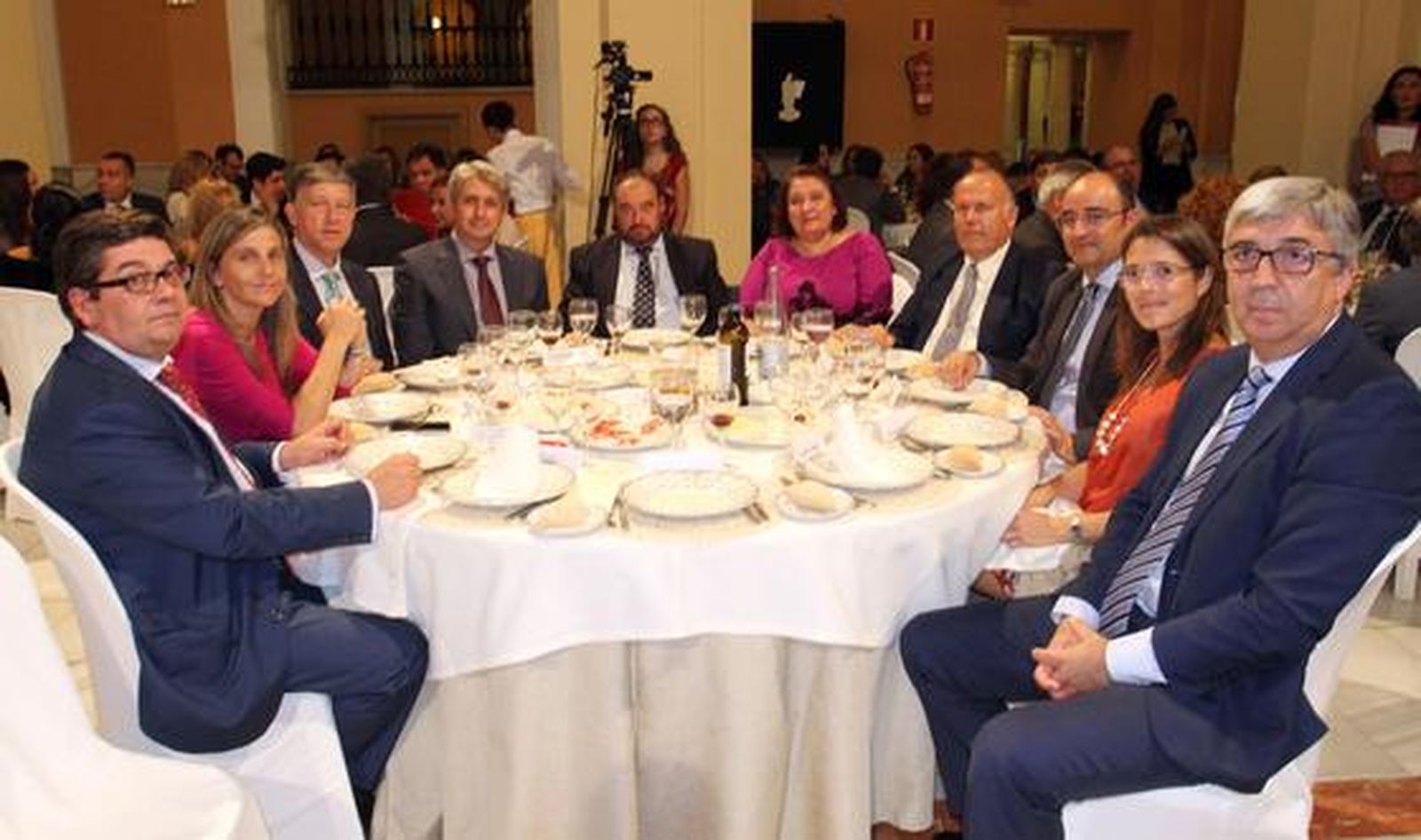 Jacinto Mañas, Mariuca Villadeamigo Segovia, Carmelo Romero, José Antonio Agüera Urbano, Tomás Valiente, Laura Pichardo, Salvador Rosell, Marcos Martín González y acompañante, y Manuel Forján.

Foto: Alberto Dominguez / Josue Correa / Canterla