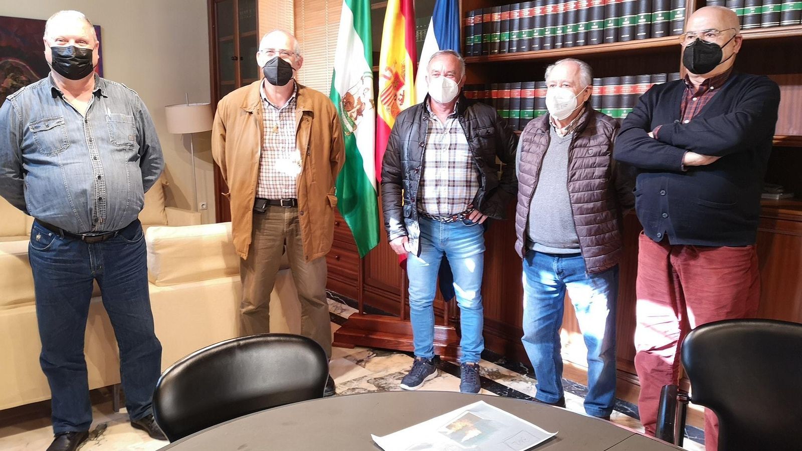 Reunión representantes asociaciones de vecinos compuesta por José.M. Jiménez de Guadalcacín, Juan Quevedo de El Pimiento,  Sebastián Peña de Solidaridad y Manuel Cazorla, presidente de El Pinar.