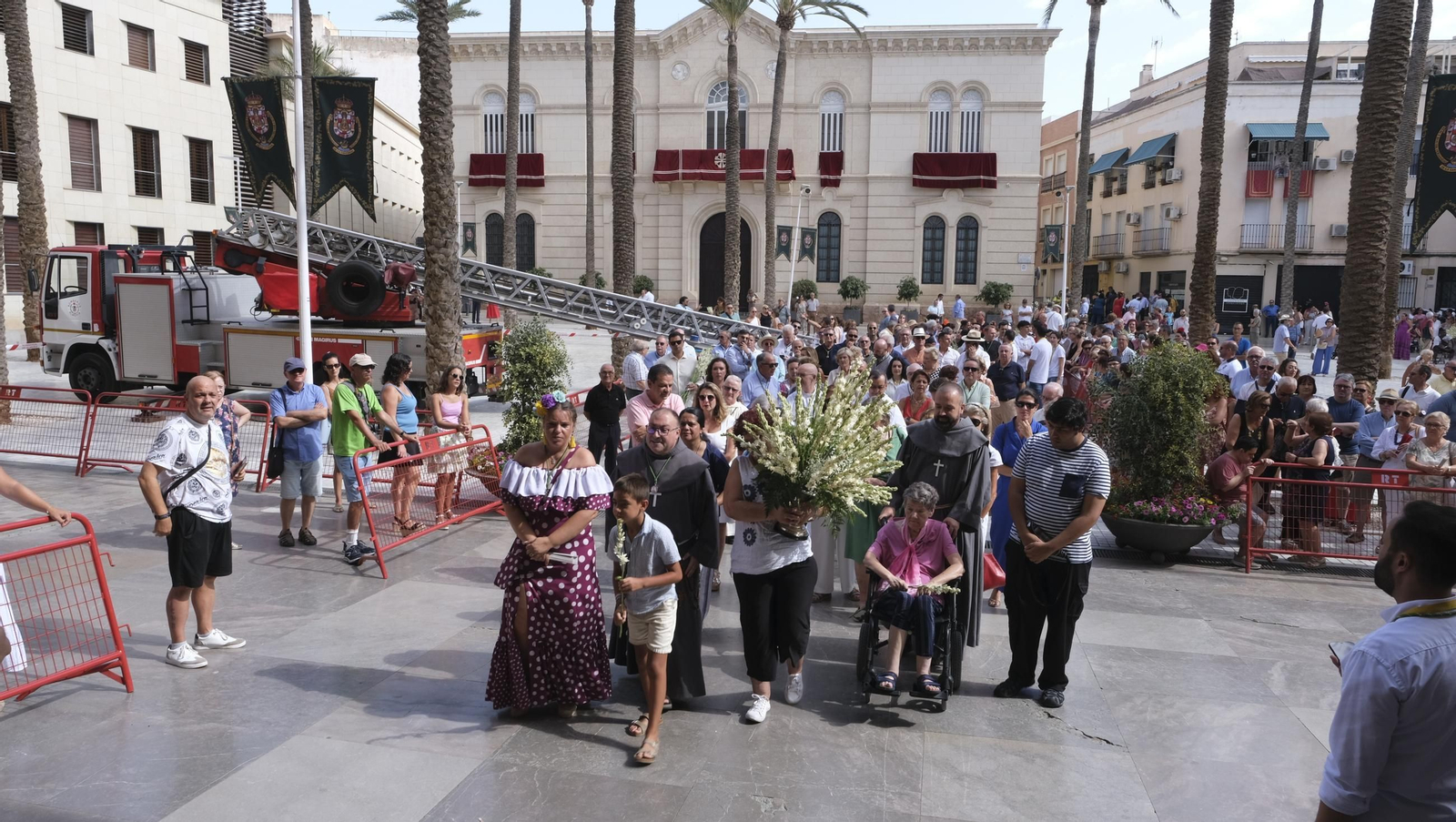 Ofrenda floral a la Virgen del Mar en la Feria de Almería 2024, en imágenes