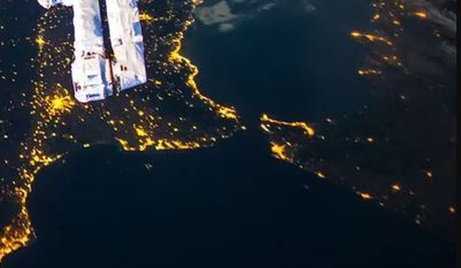 Detalle del Estrecho y la Bahía en la foto de Don Pettit.