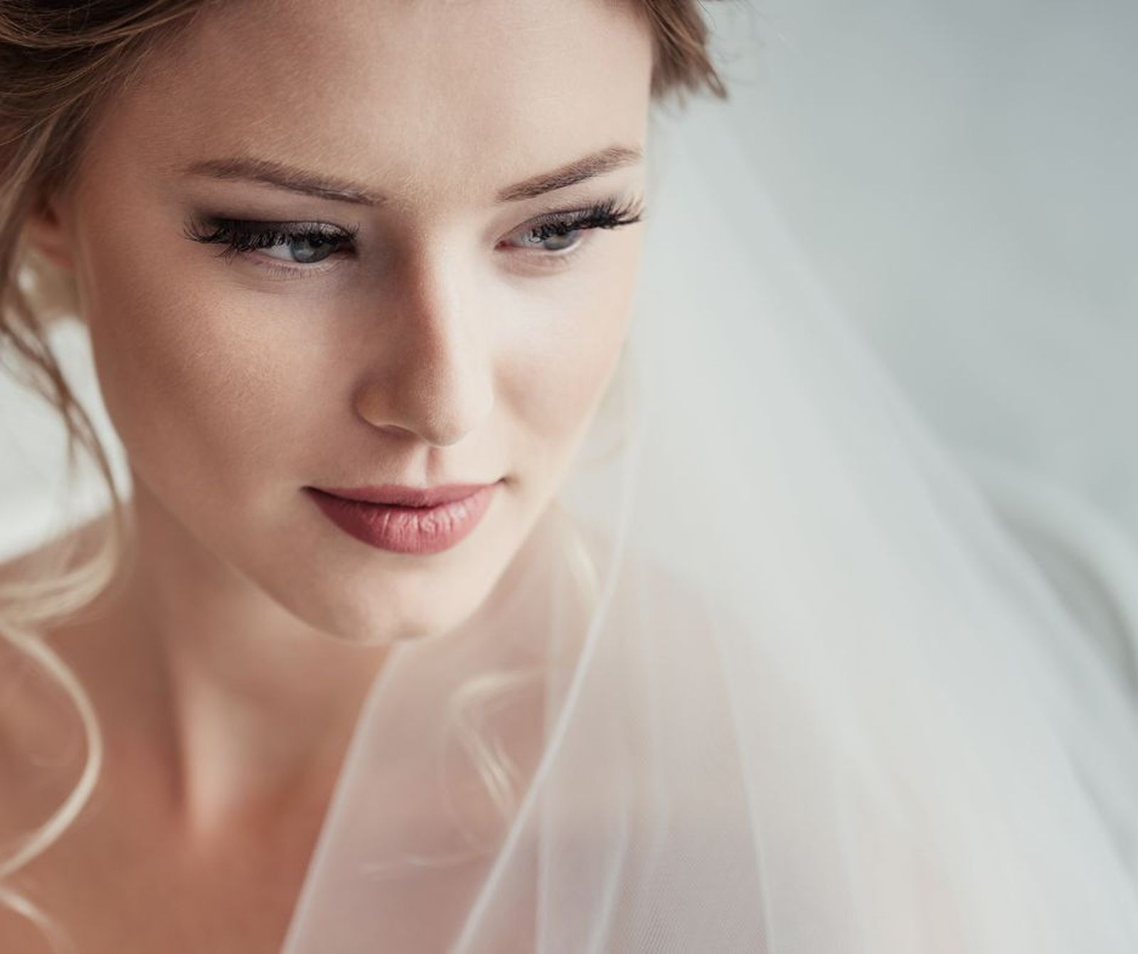 Peluqueros y maquilladores en Sevilla especializados en novias