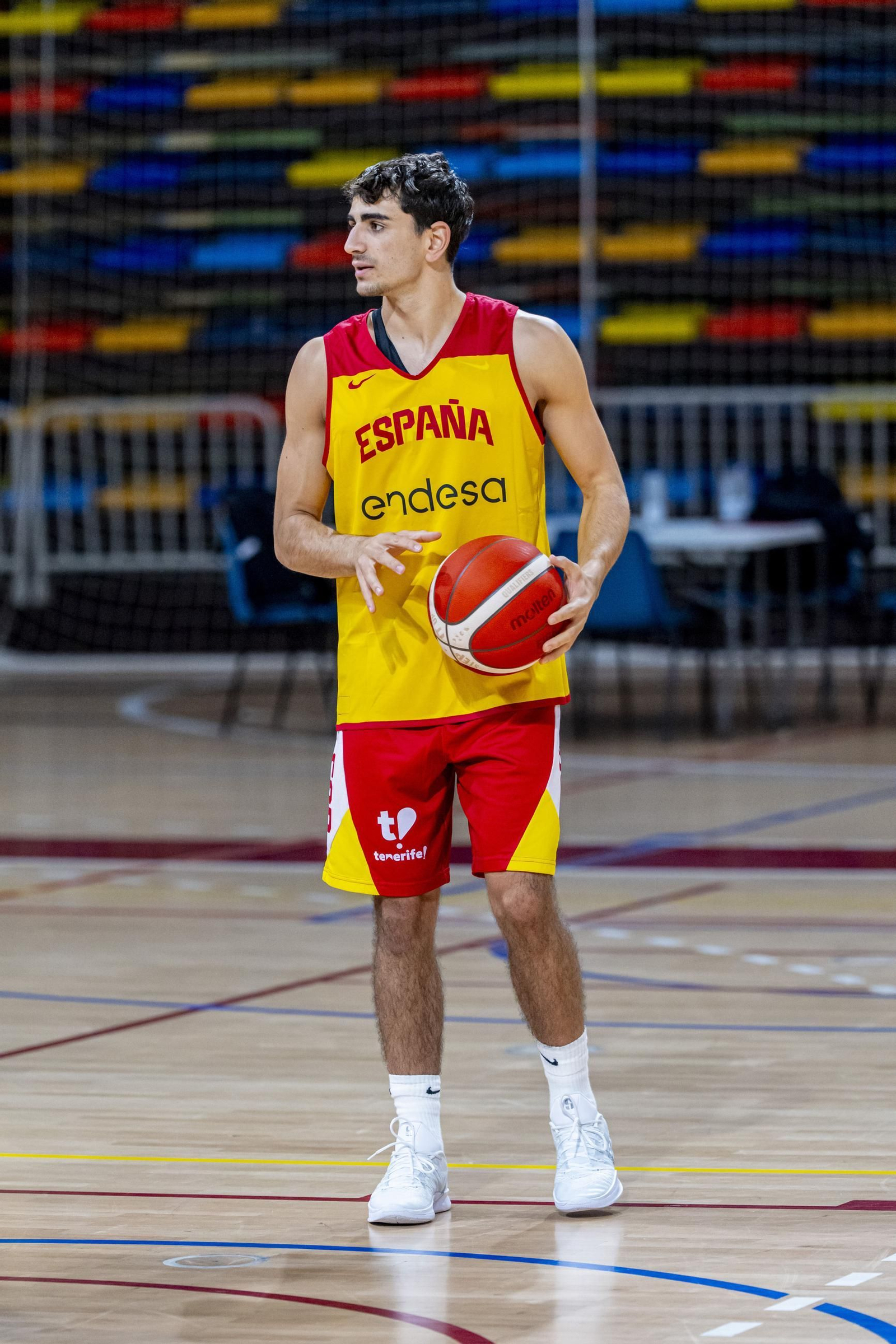 Alberto Díaz, Francis Alonso y Paco Aurioles, en la primera España de Chus Mateo