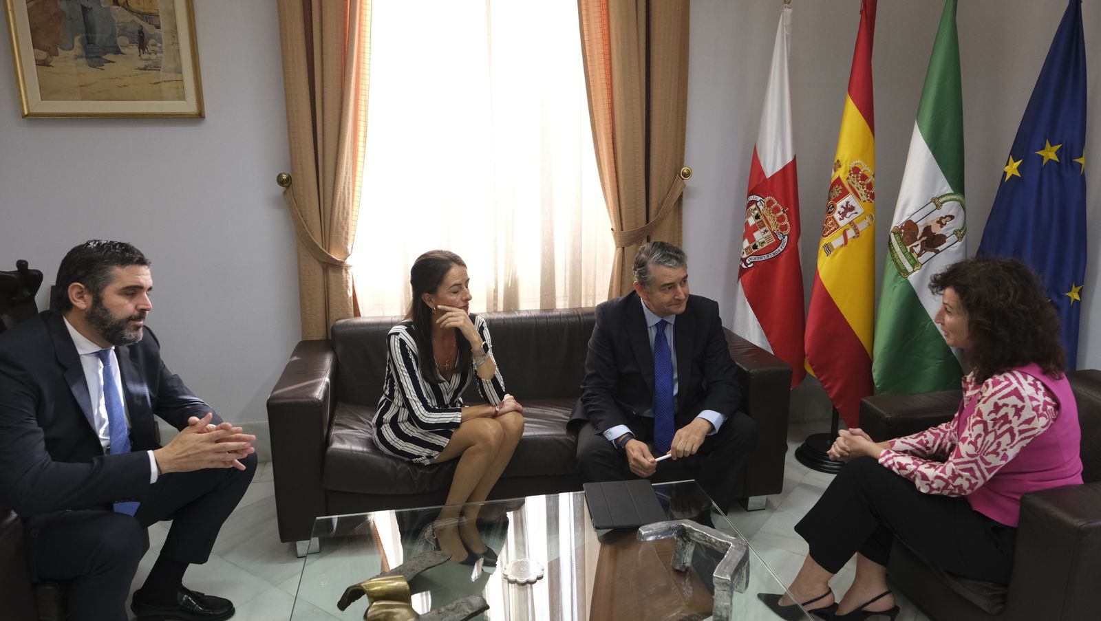 Imágenes de la visita del Consejero de Presidencia, Antonio Sanz, a la Alcaldía de Almería