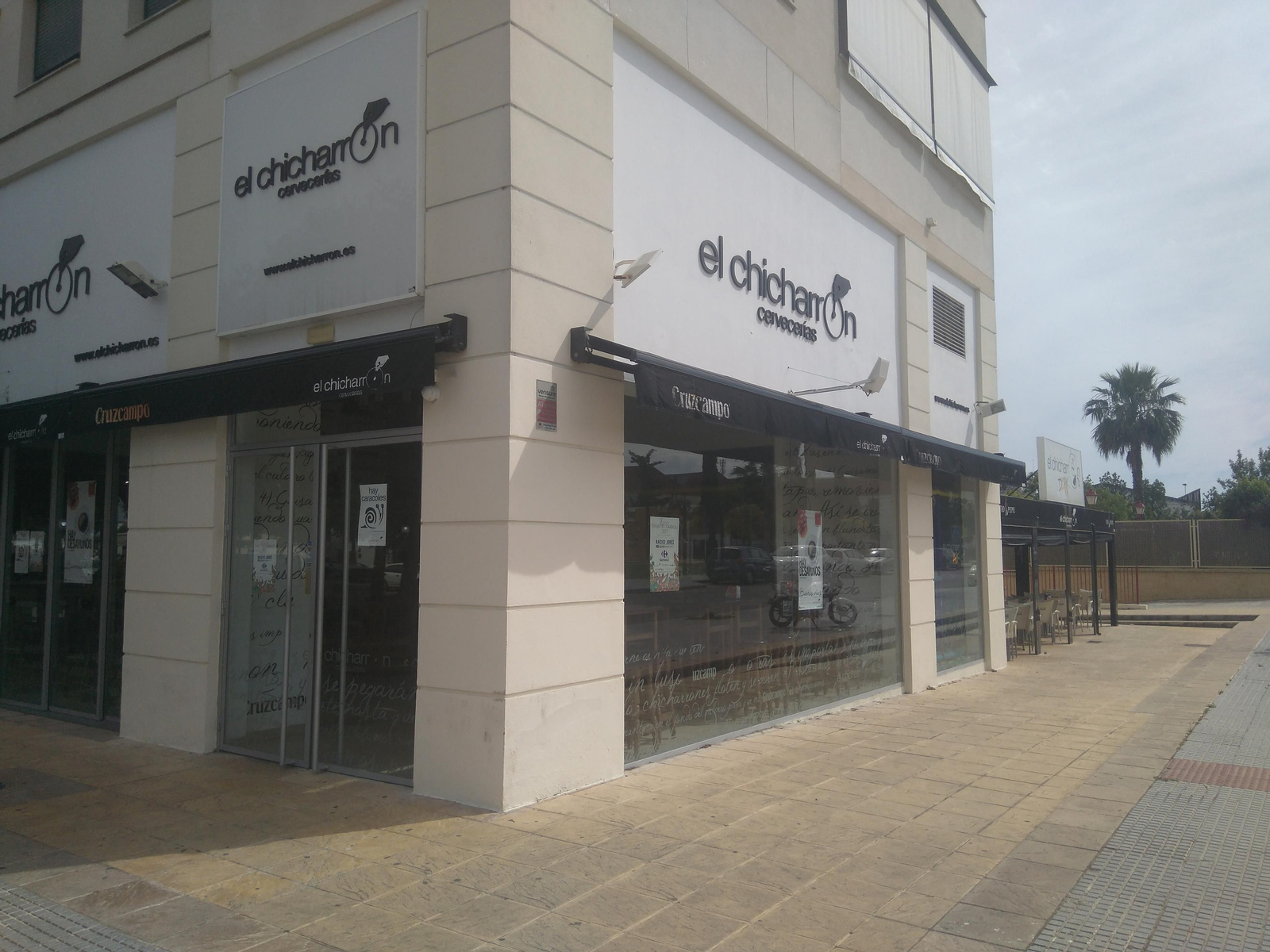 El bar 'El Chicharrón', en Jerez, ayer.