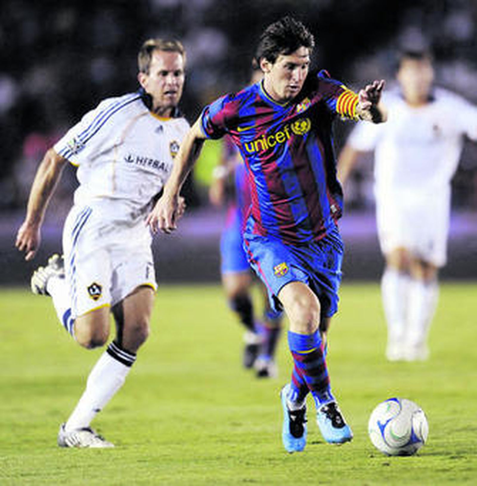 Messi ejerció de capitán azulgrana ante los californianos.