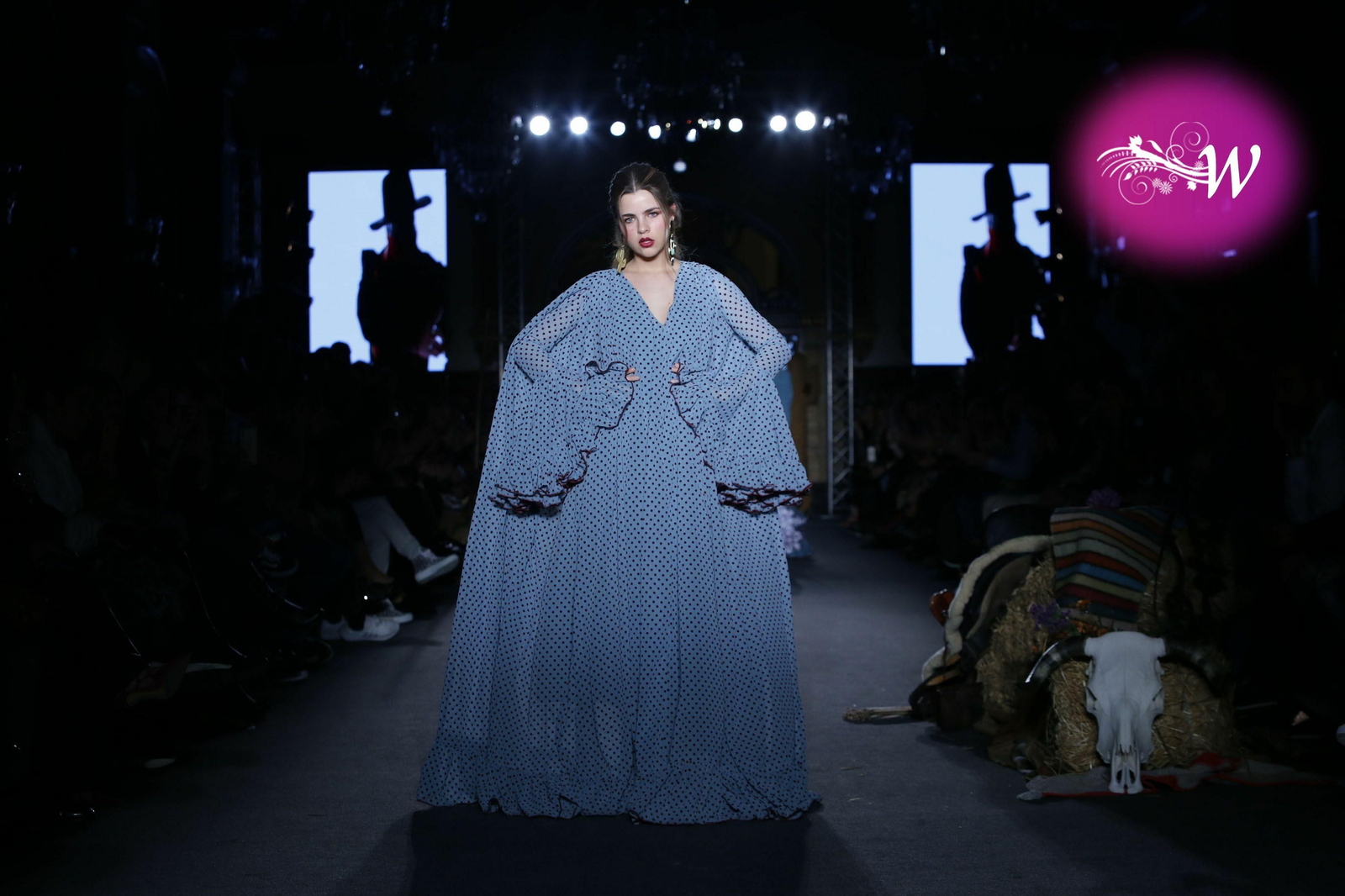 Javier Mojarro presenta su nueva colección en We Love Flamenco 2020, todas las fotos de su desfile