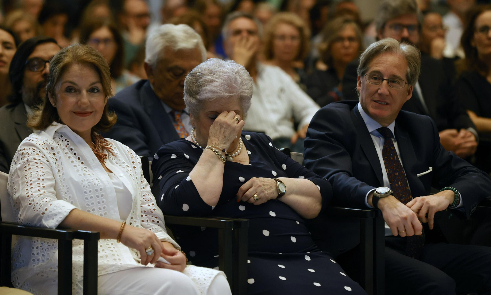 Presentación del libro  'Juan Robles, la sonrisa del tabernero' de Carlos Navarro, todas las imágenes