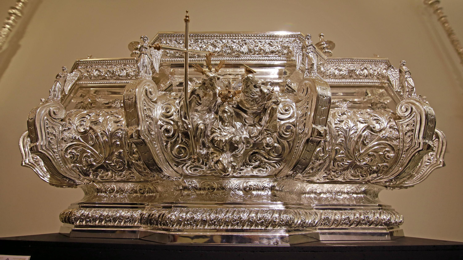 Imágenes de la magna exposición de las cofradías en Los Claustros