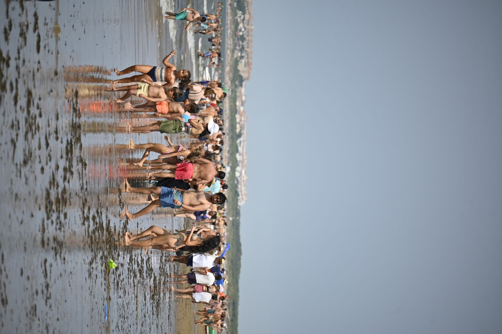 Ambiente en la playas de Huelva este sábado 22 de julio, en imágenes